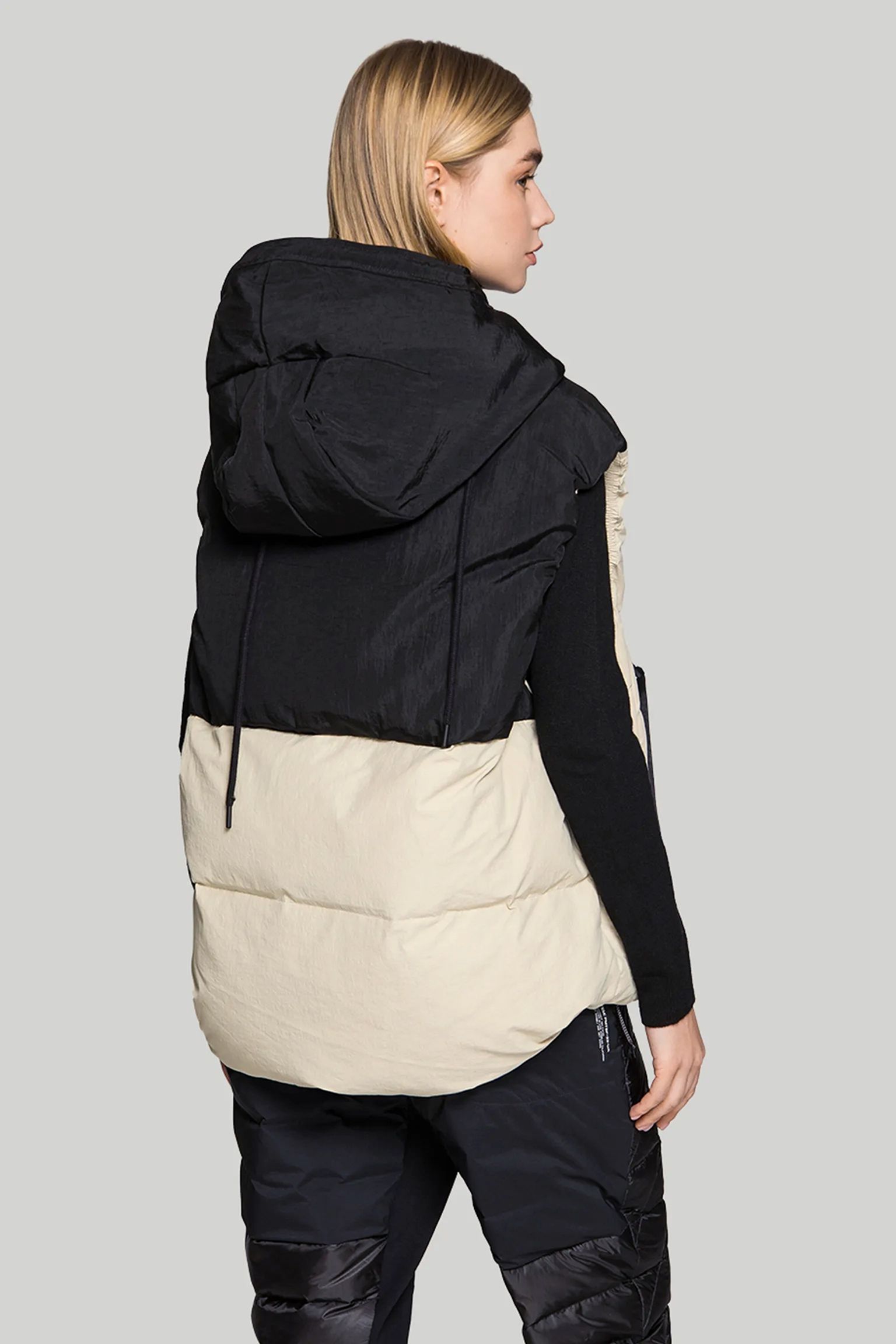 Стильні Жилет пуховий     W HOODED DOWN VEST