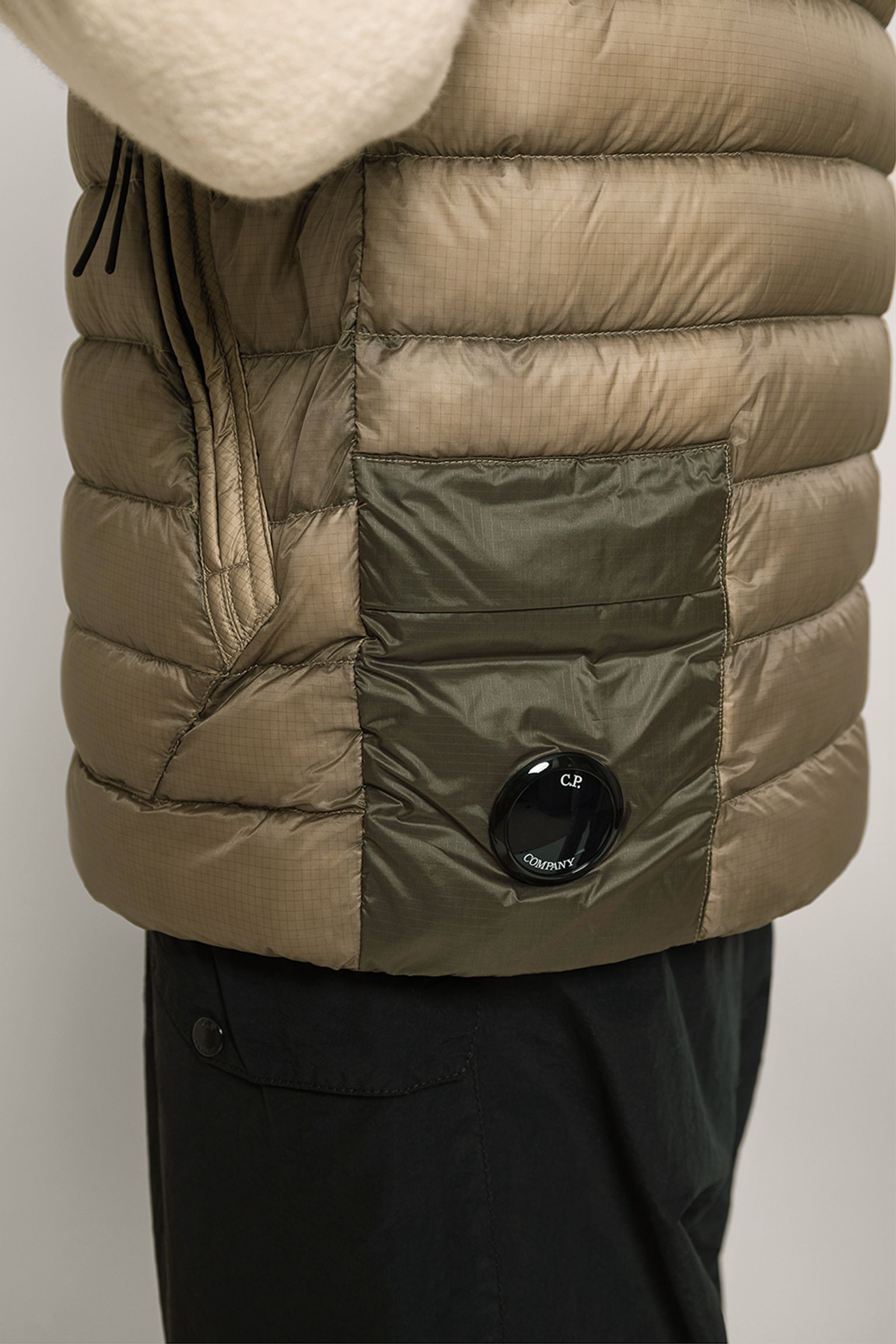 Жилет пуховой OUTERWEAR VEST IN DD SHELL