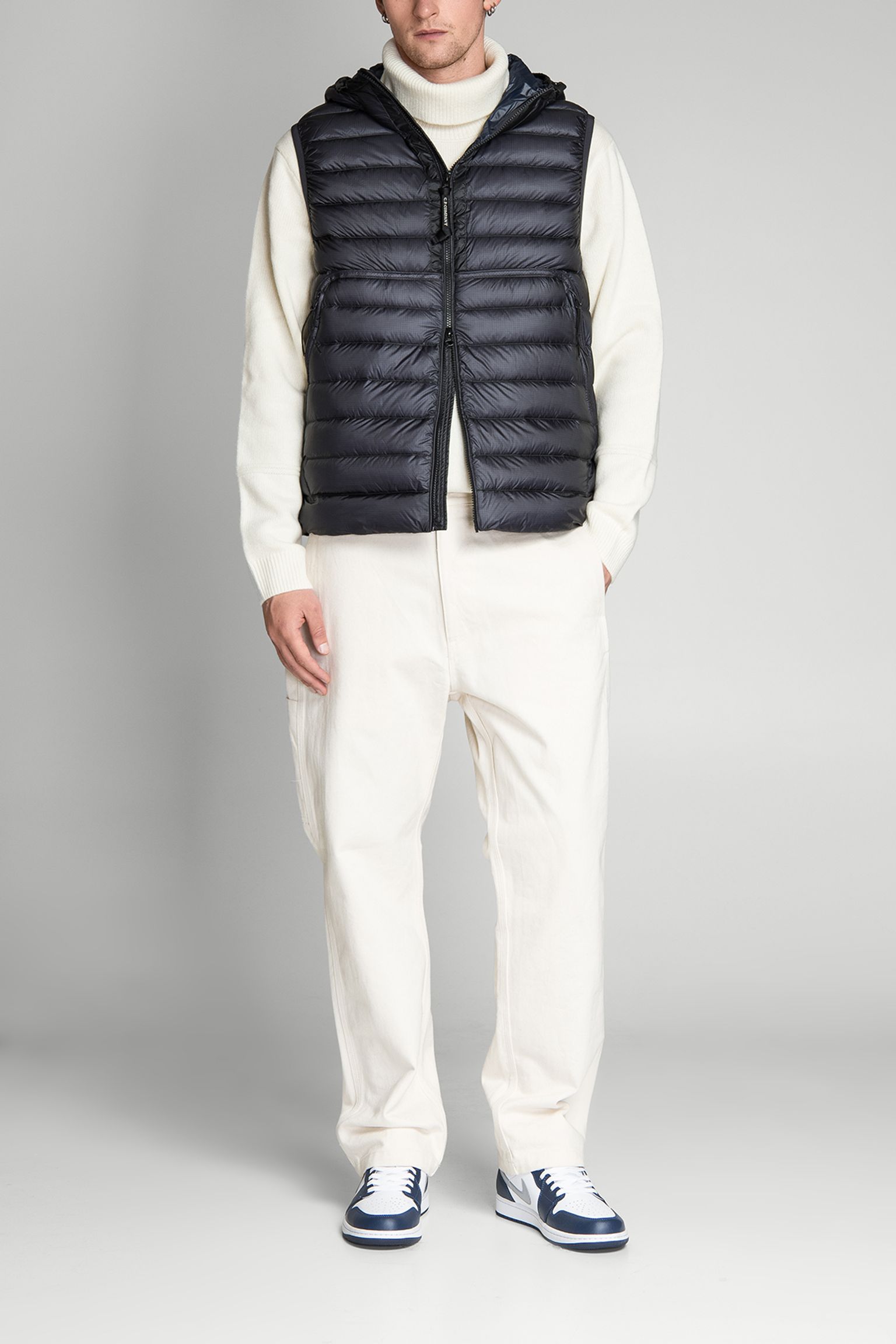 Жилет пуховий OUTERWEAR VEST IN DD SHELL