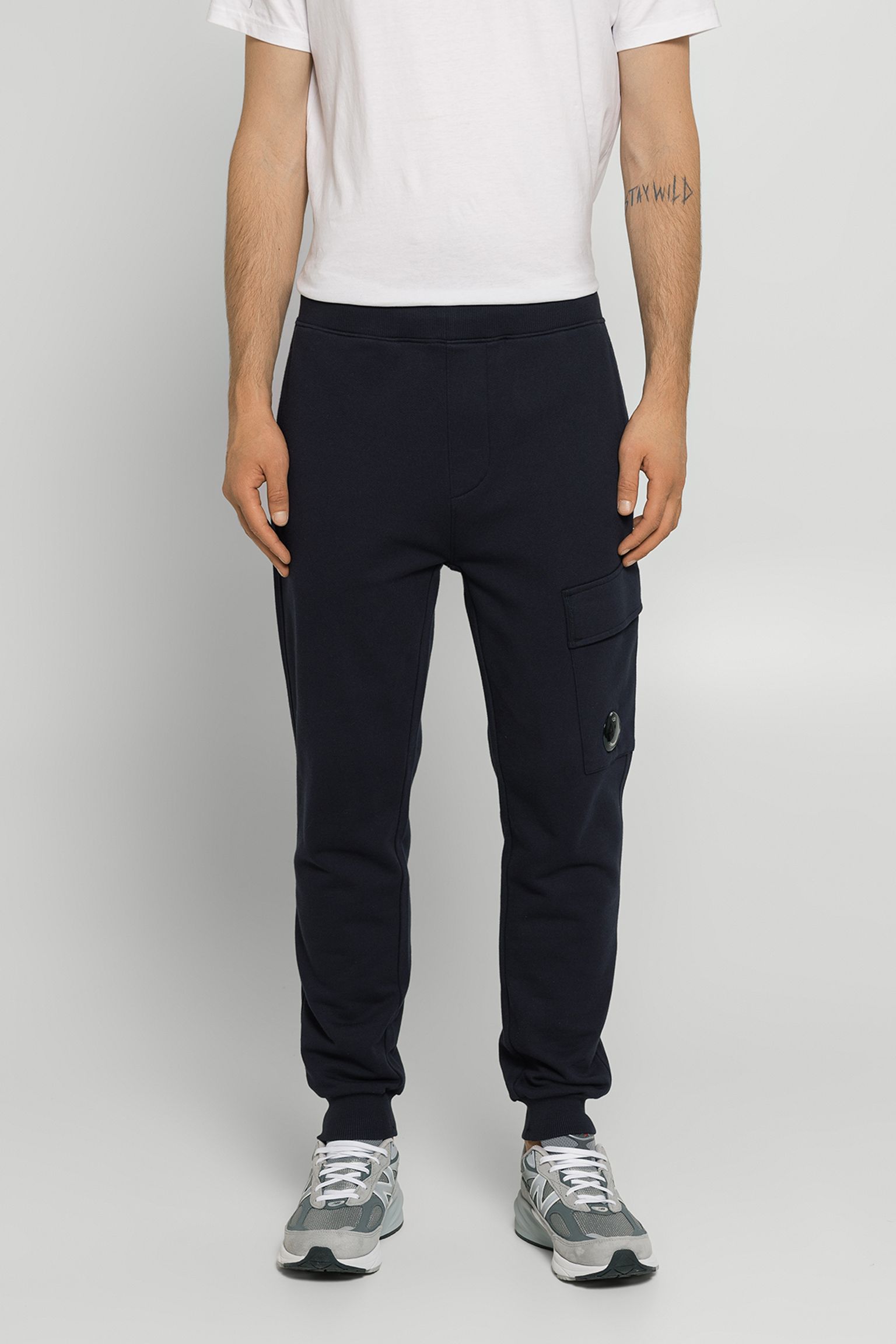 Спортивные брюки RAISED FLEECE SWEATPANTS с доставкой