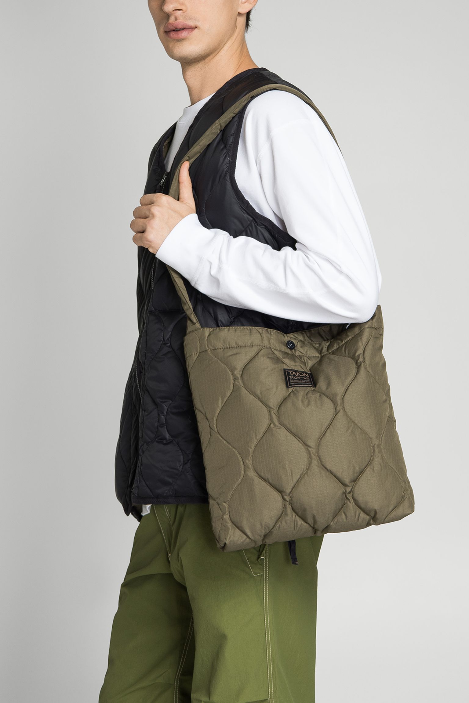 Сумка MILITARY CROSS BODY DOWN BAG-MEDIUM купить в Украине