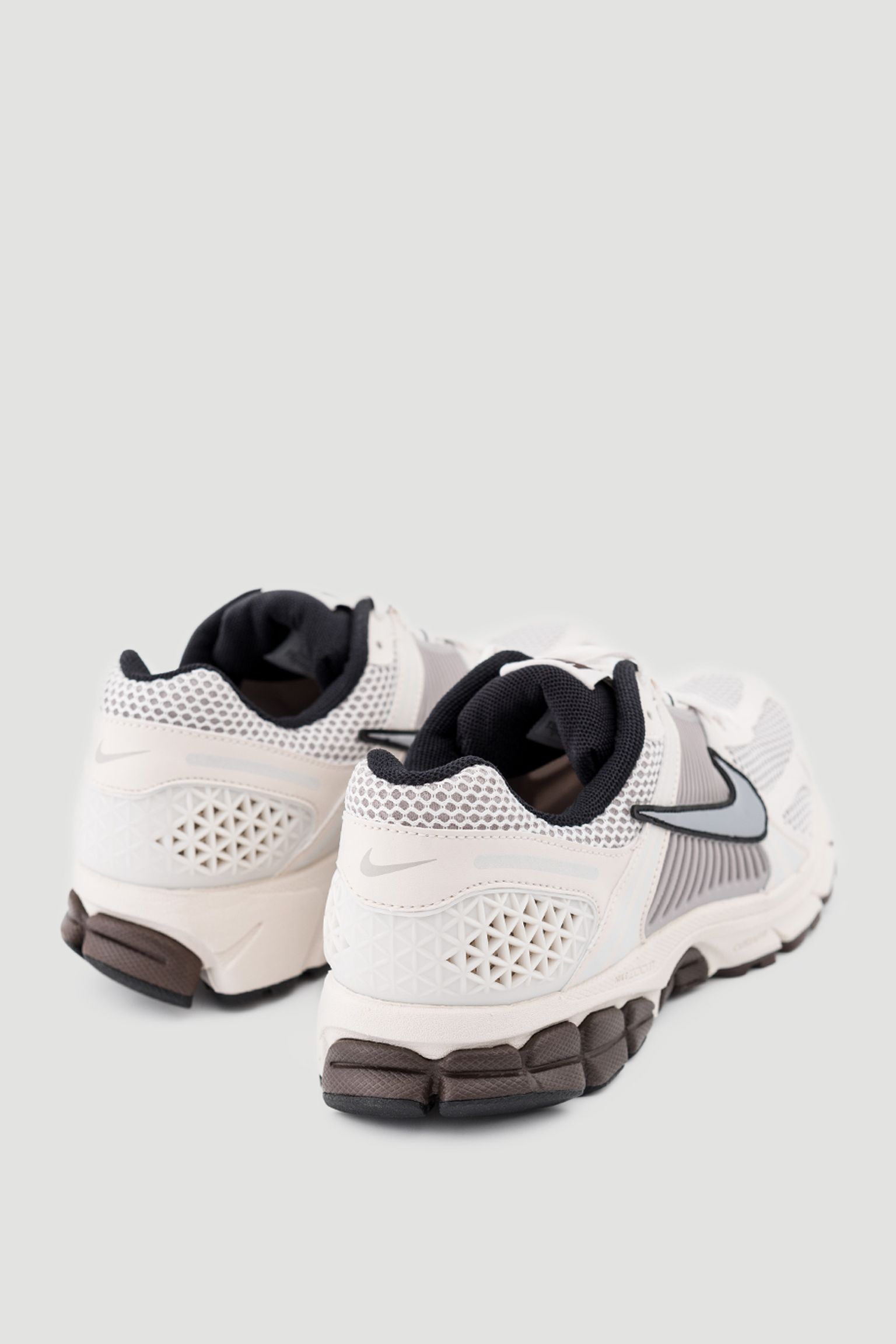 Кроссовки Nike W NIKE ZOOM VOMERO 5