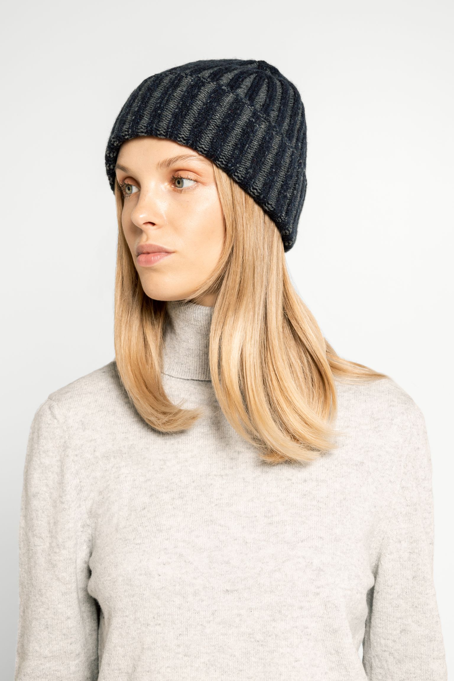 Шапка   CASHMERE DONEGAL PLAITED RIB BEANIE