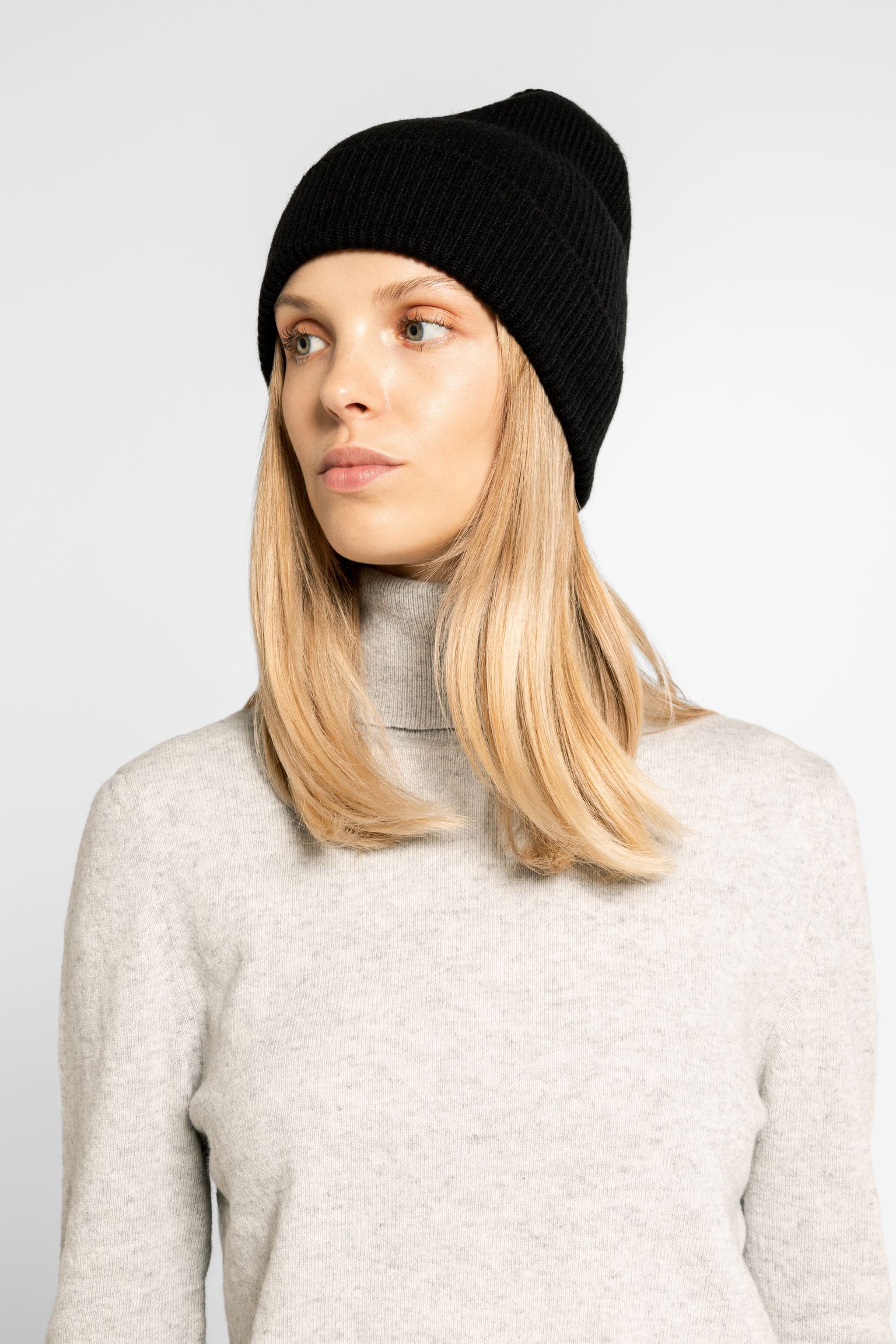 Шапка   CASHMERE RIBBED SLOUCHY BEANIE