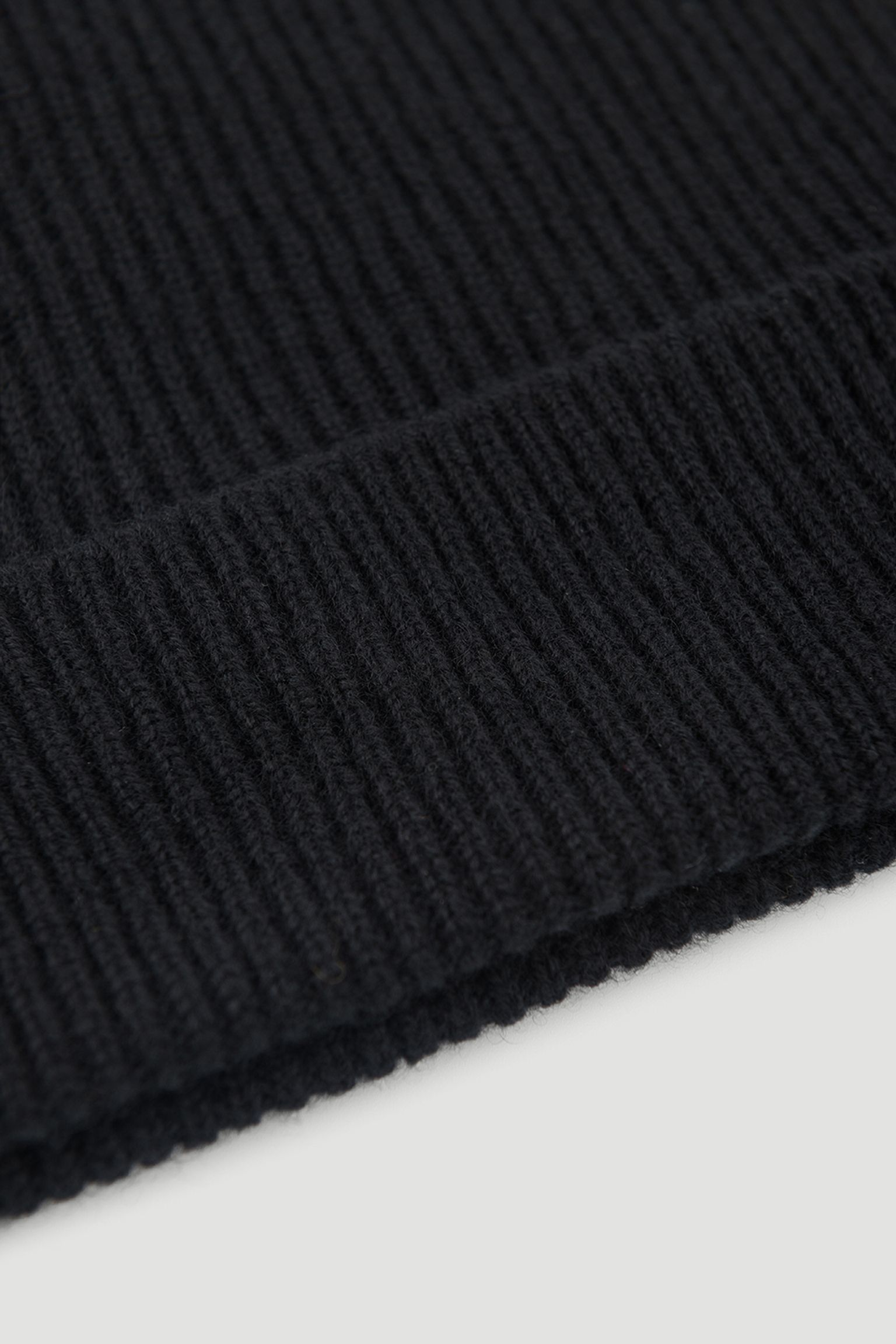 Шапка   CASHMERE RIBBED SLOUCHY BEANIE