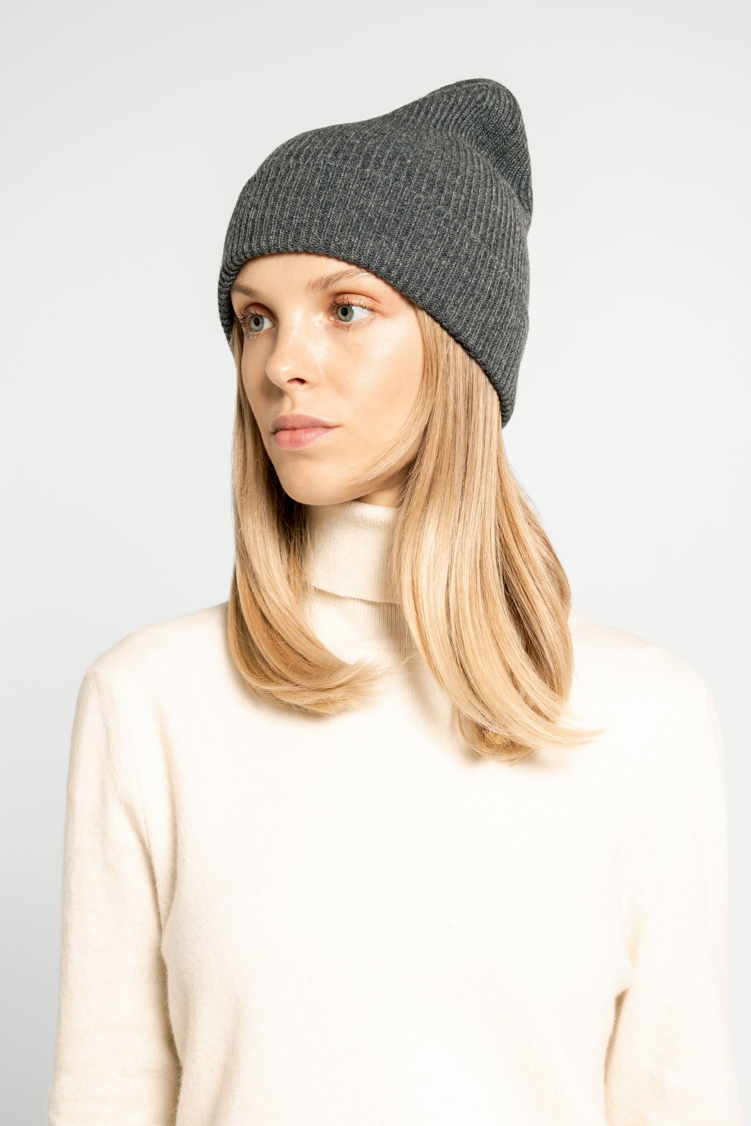 Шапка   CASHMERE RIBBED SLOUCHY BEANIE