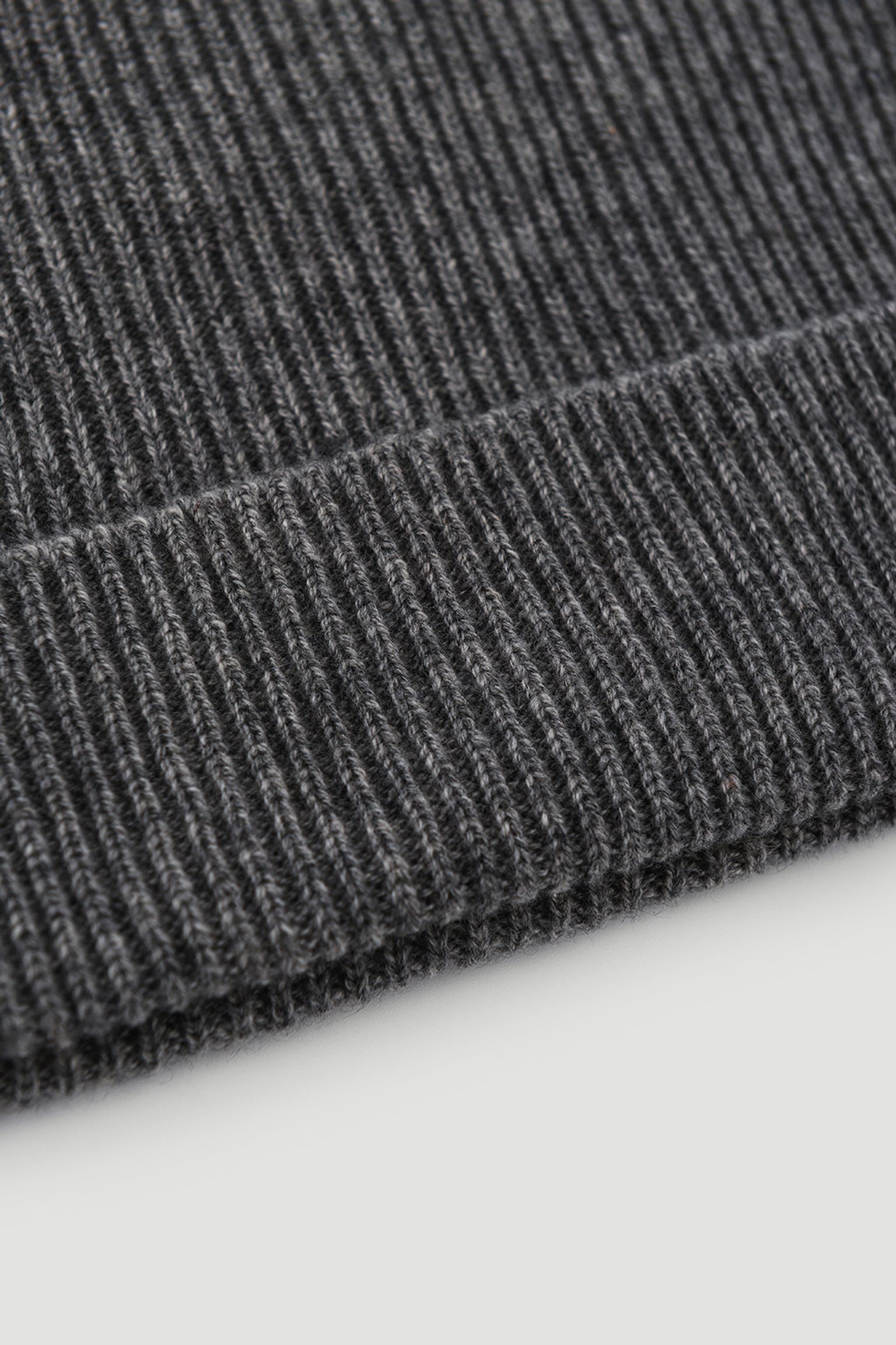 Шапка   CASHMERE RIBBED SLOUCHY BEANIE