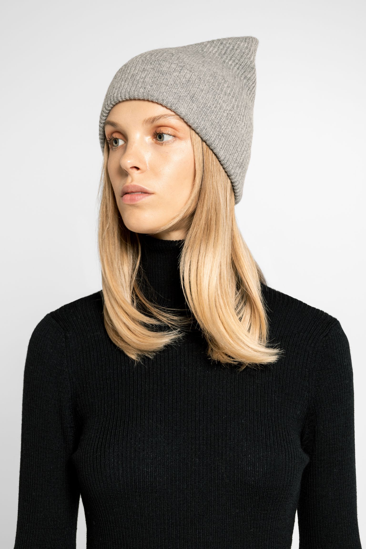 Шапка   CASHMERE RIBBED SLOUCHY BEANIE