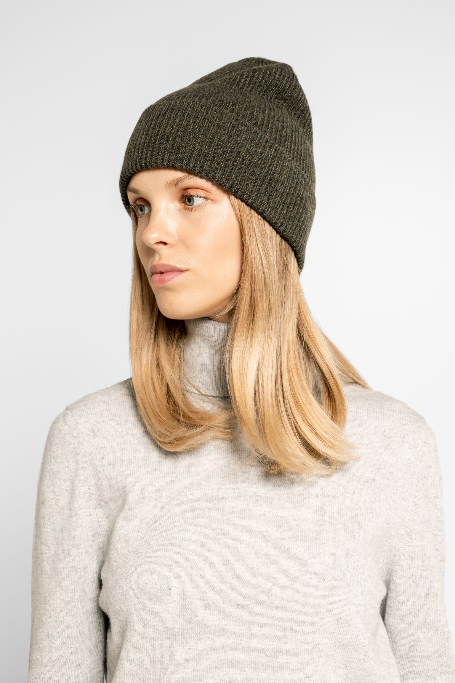 Шапка   CASHMERE RIBBED SLOUCHY BEANIE