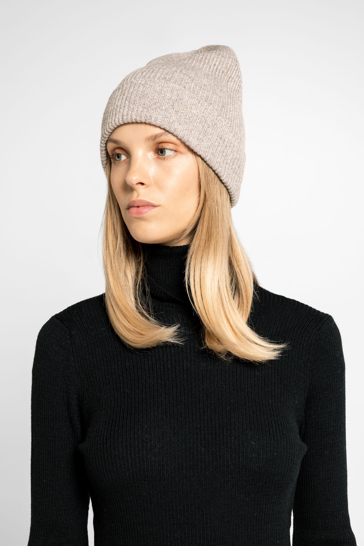 Шапка   CASHMERE RIBBED SLOUCHY BEANIE