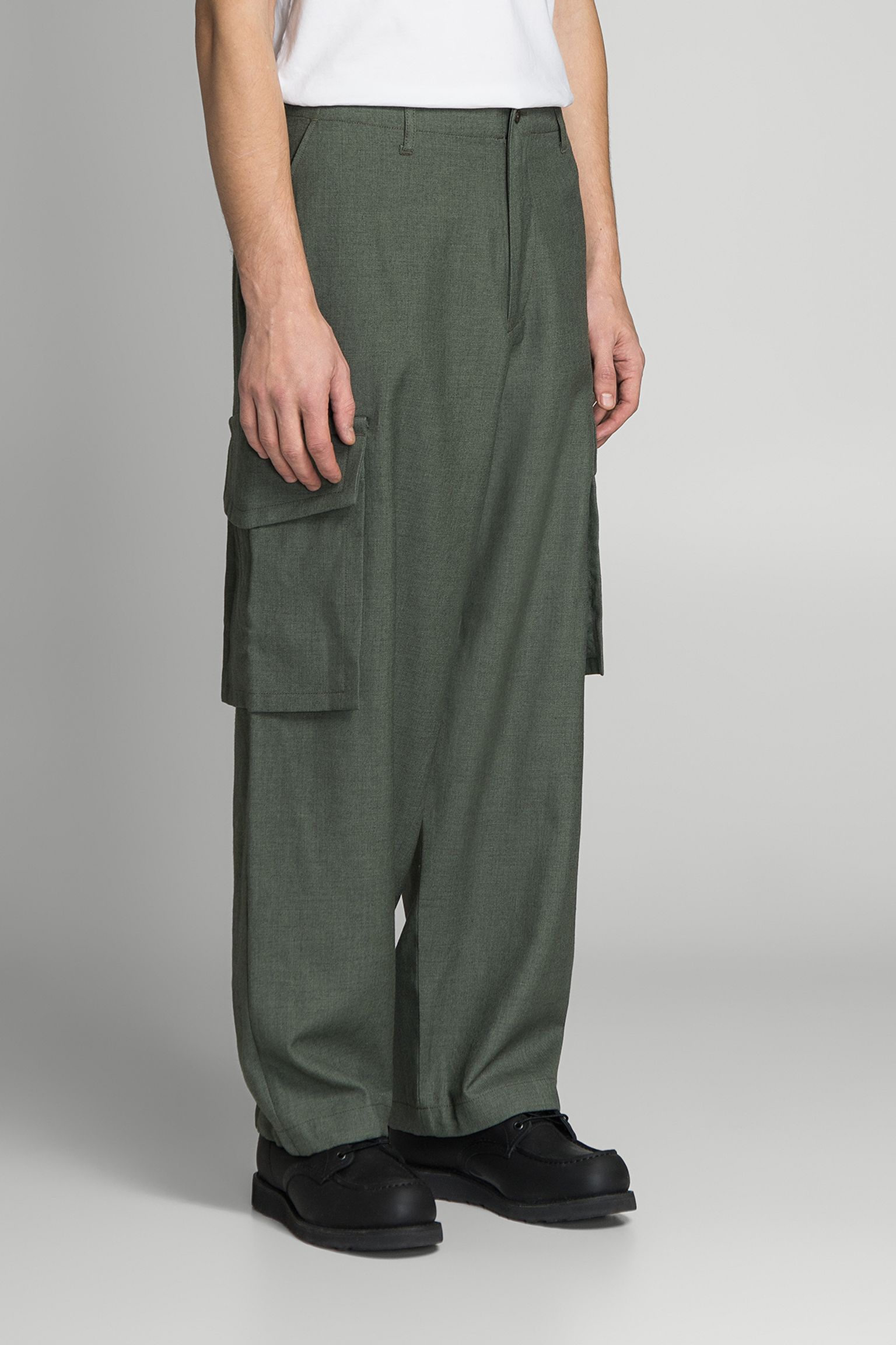 брюки WOOL GABARDINE WIDE CARGO PANTS