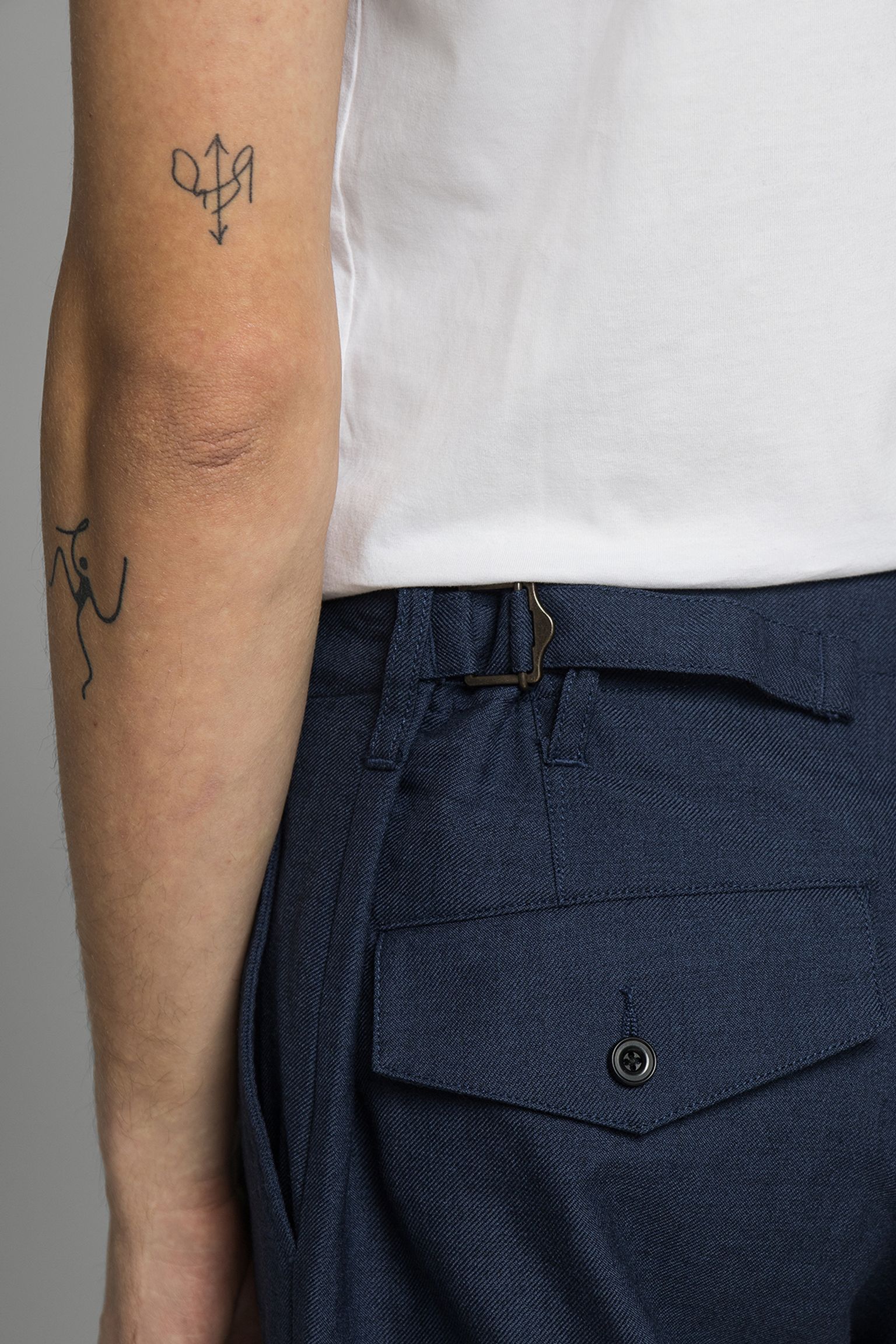 Широкий выбор брюки WOOL GABARDINE WIDE CARGO PANTS