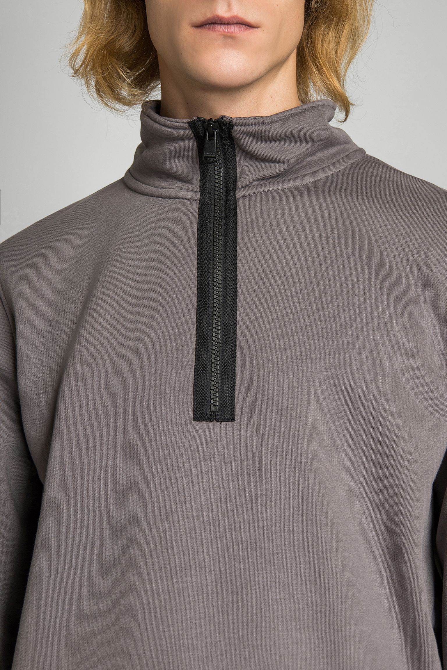 Свитшот OUTLINE FUNNEL NECK SWEAT