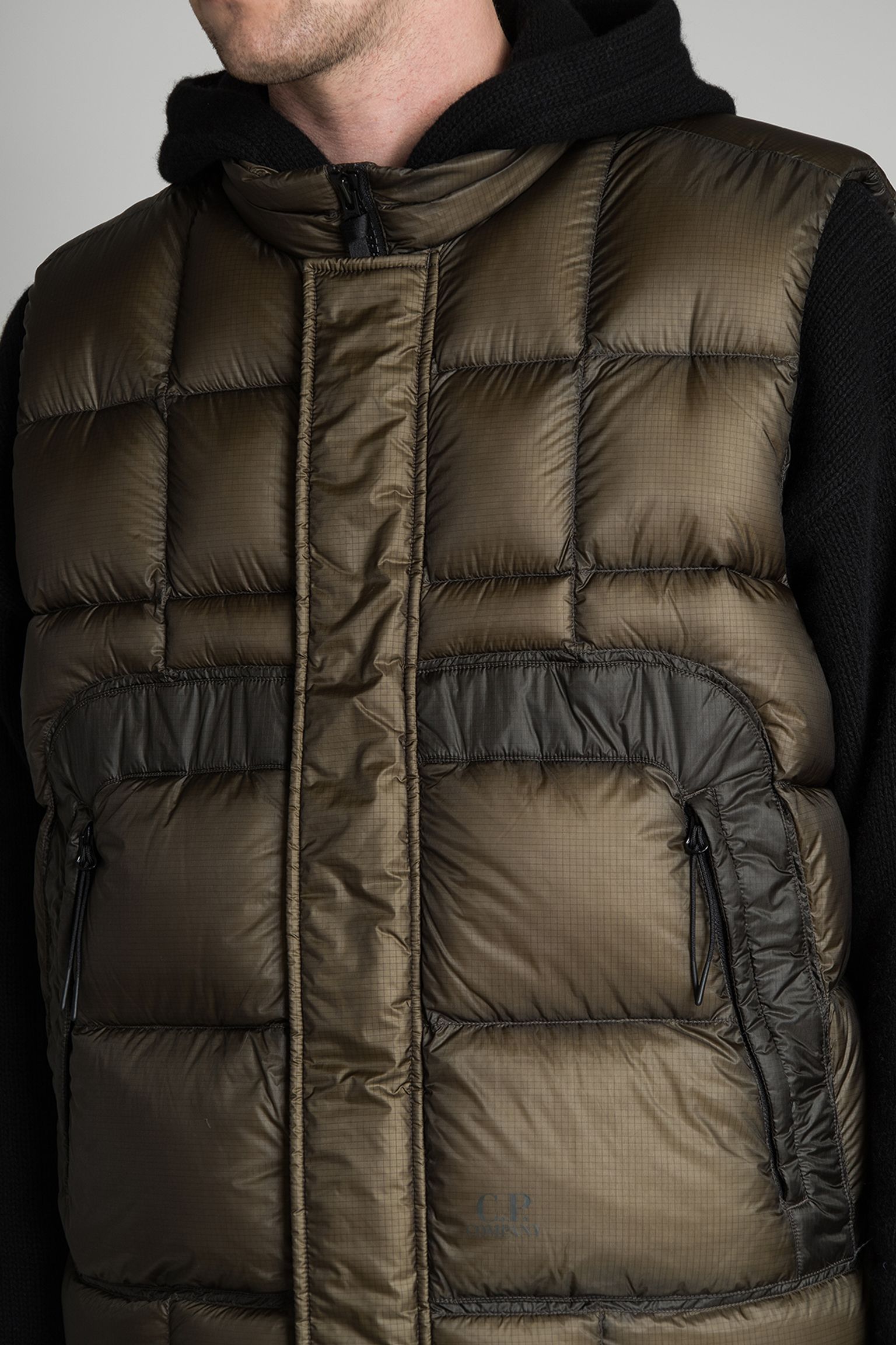 Жилет пуховий OUTERWEAR VEST IN DD SHELL