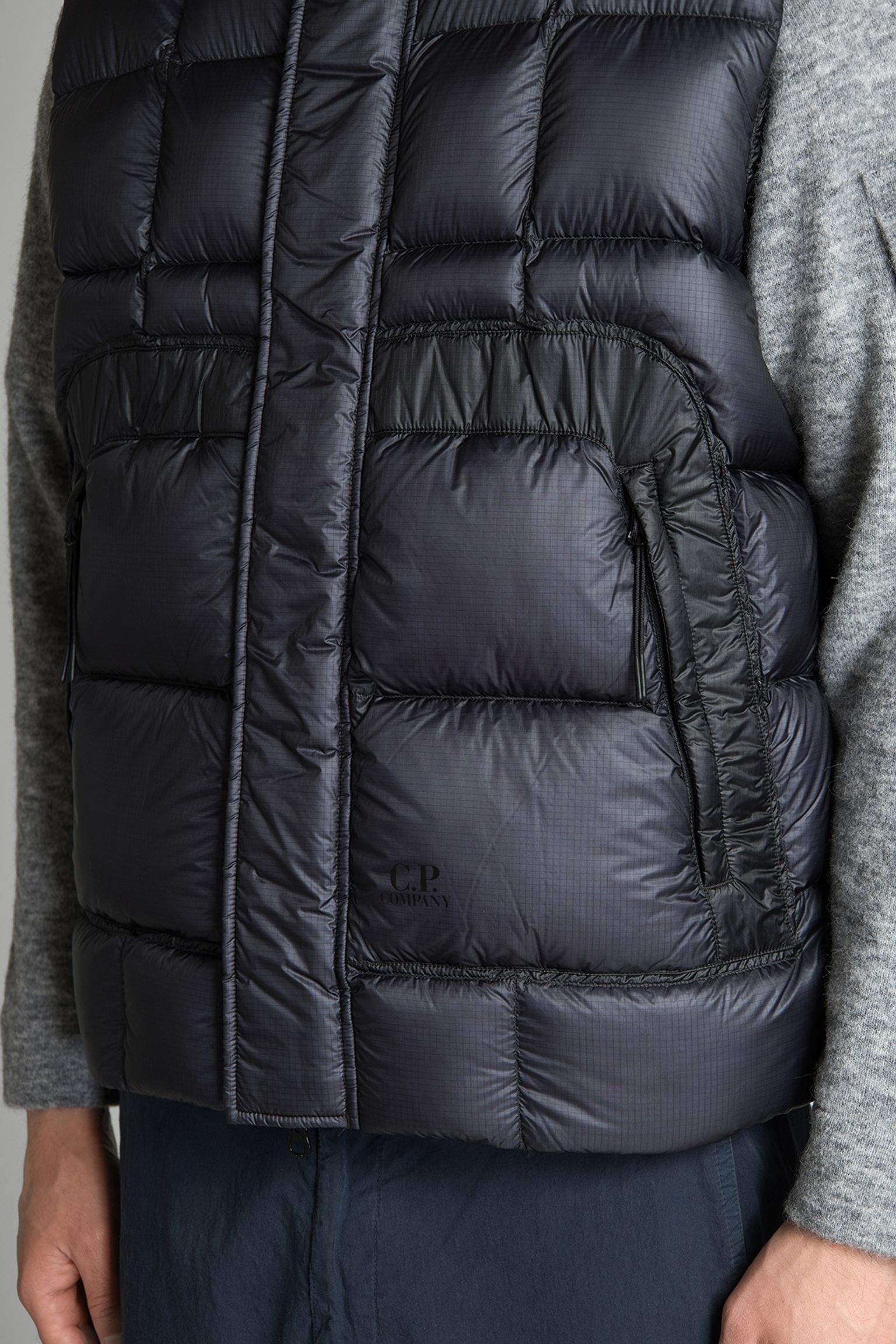 Широкий выбор Жилет пуховой OUTERWEAR VEST IN DD SHELL