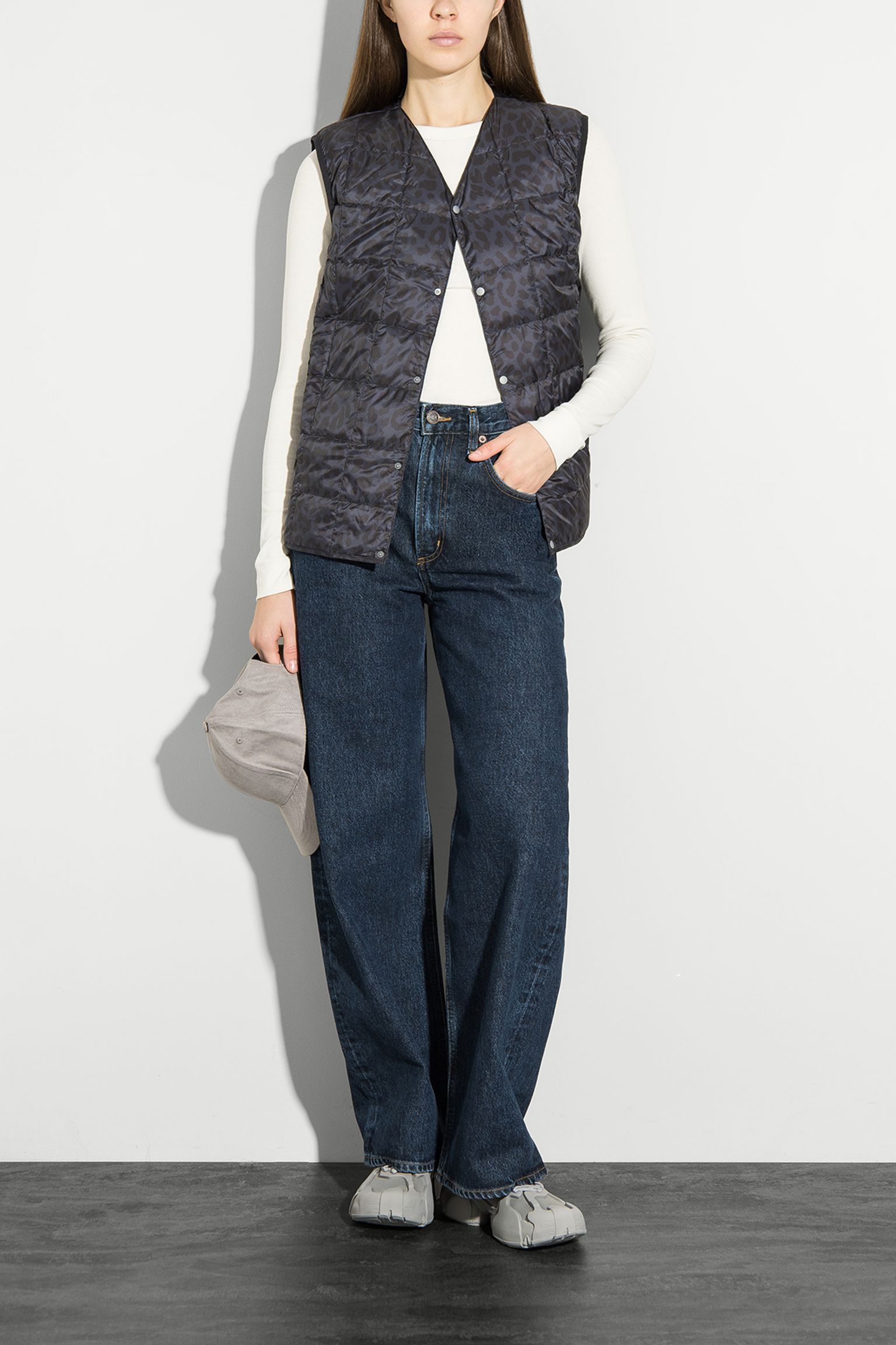 Жилет пуховий V NECK DOWN VEST купити в Україні