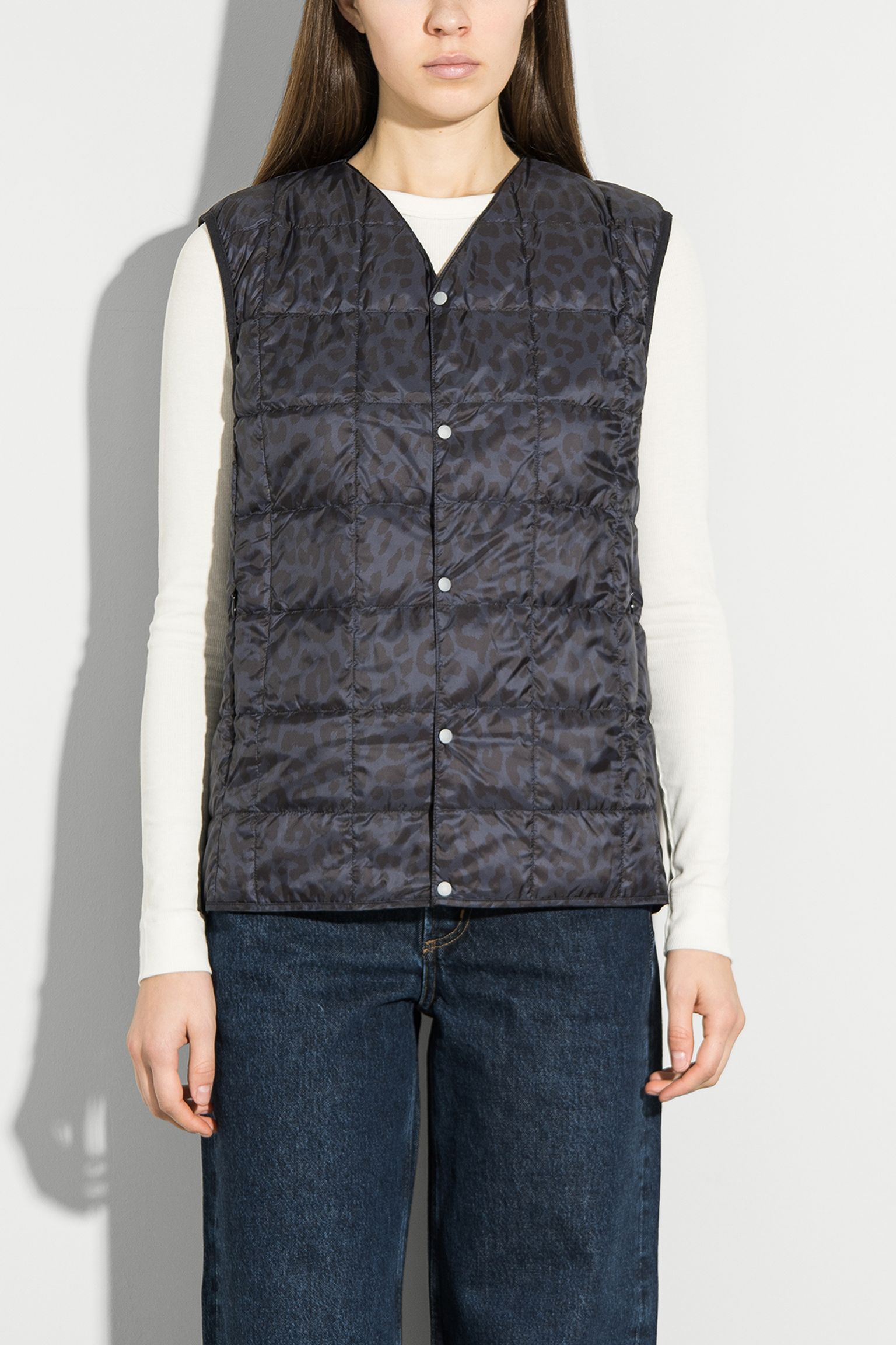 Жилет пуховий V NECK DOWN VEST з доставкою