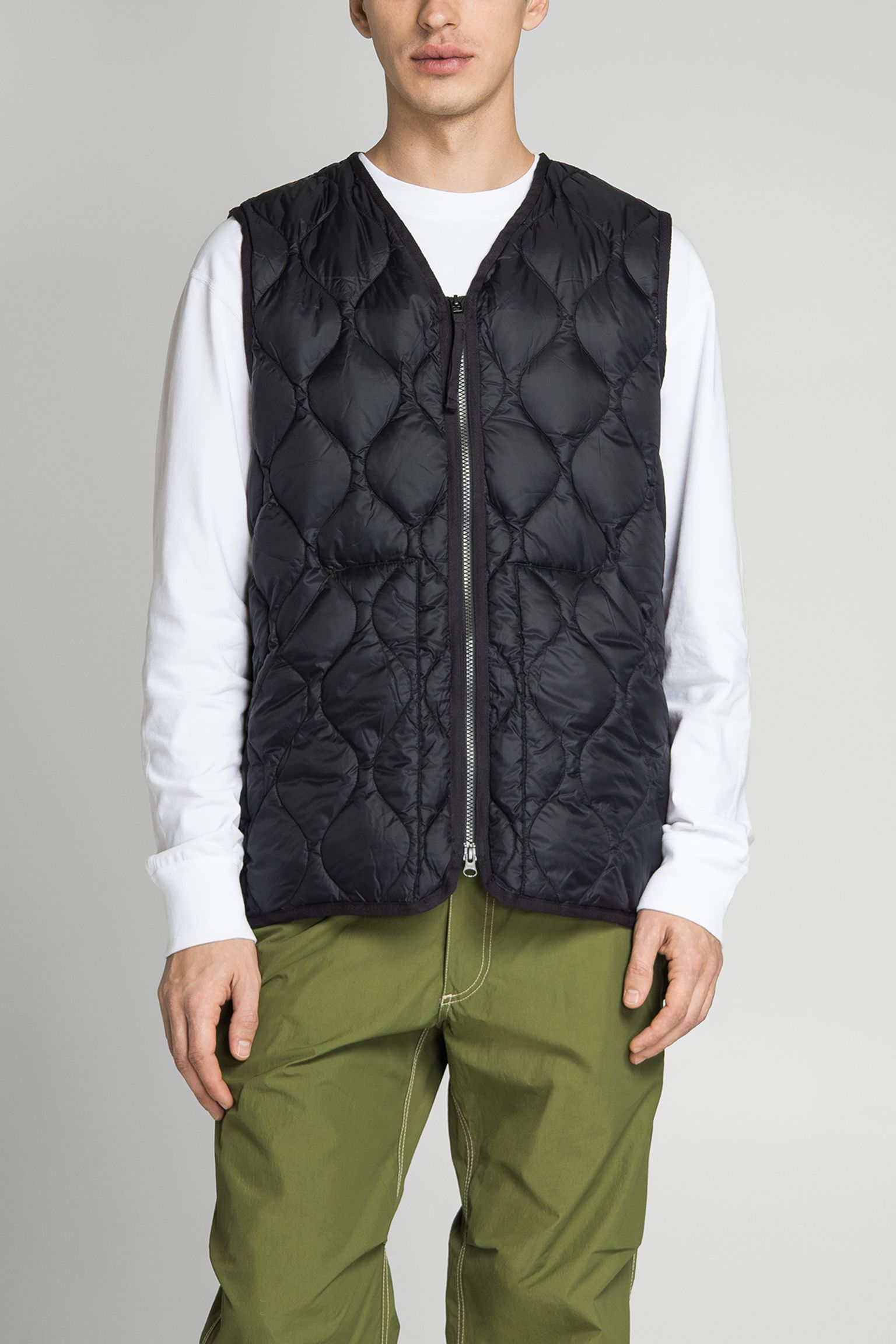 Жилет пуховой MILITARY V NECK W-ZIP DOWN VEST с доставкой