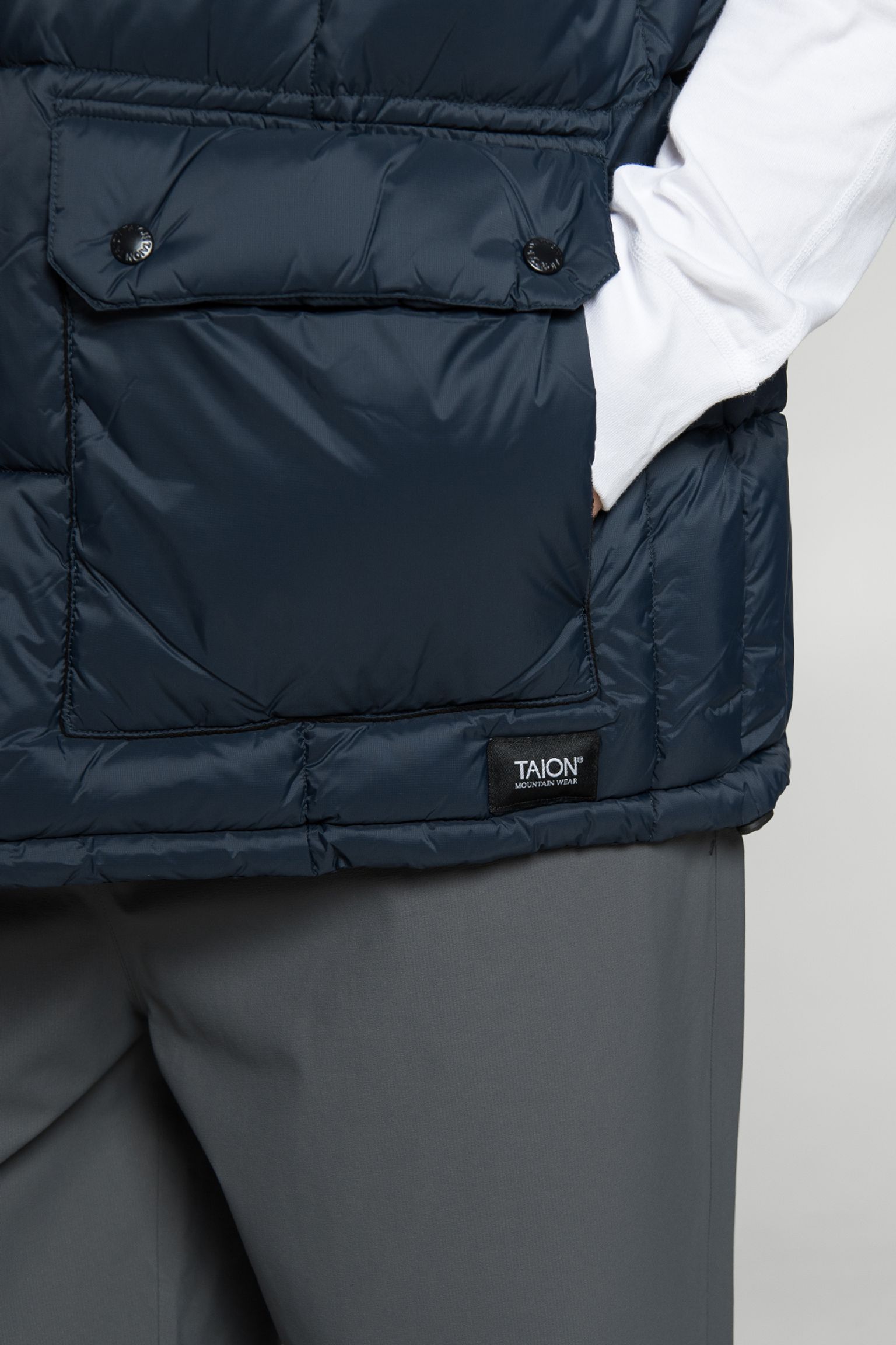 Широкий выбор Жилет пуховой VOLUME DOWN VEST