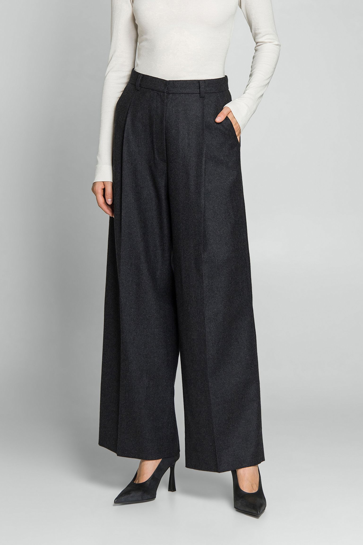 Брюки WOOL TUCKED PANTS