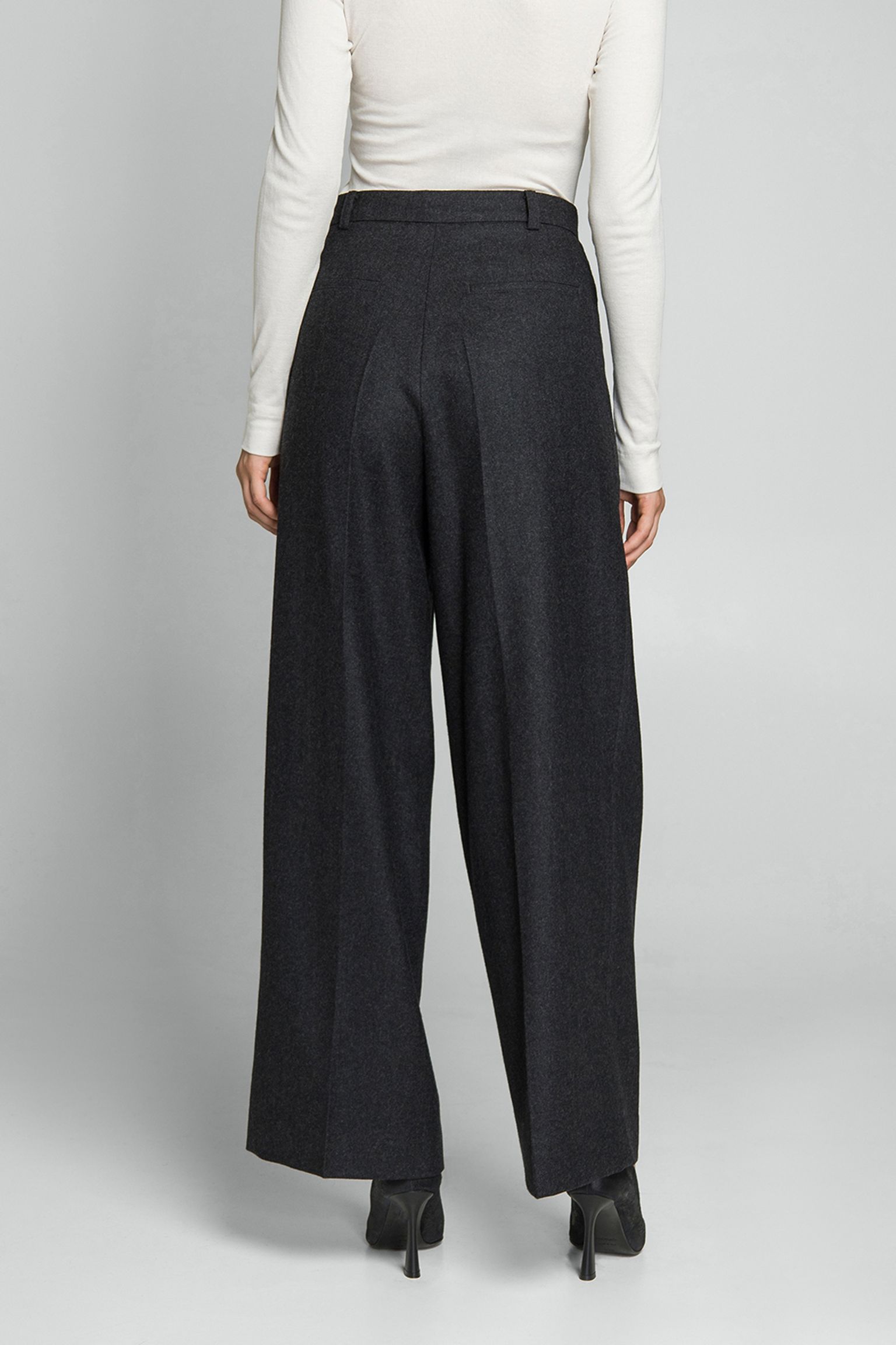 Брюки WOOL TUCKED PANTS