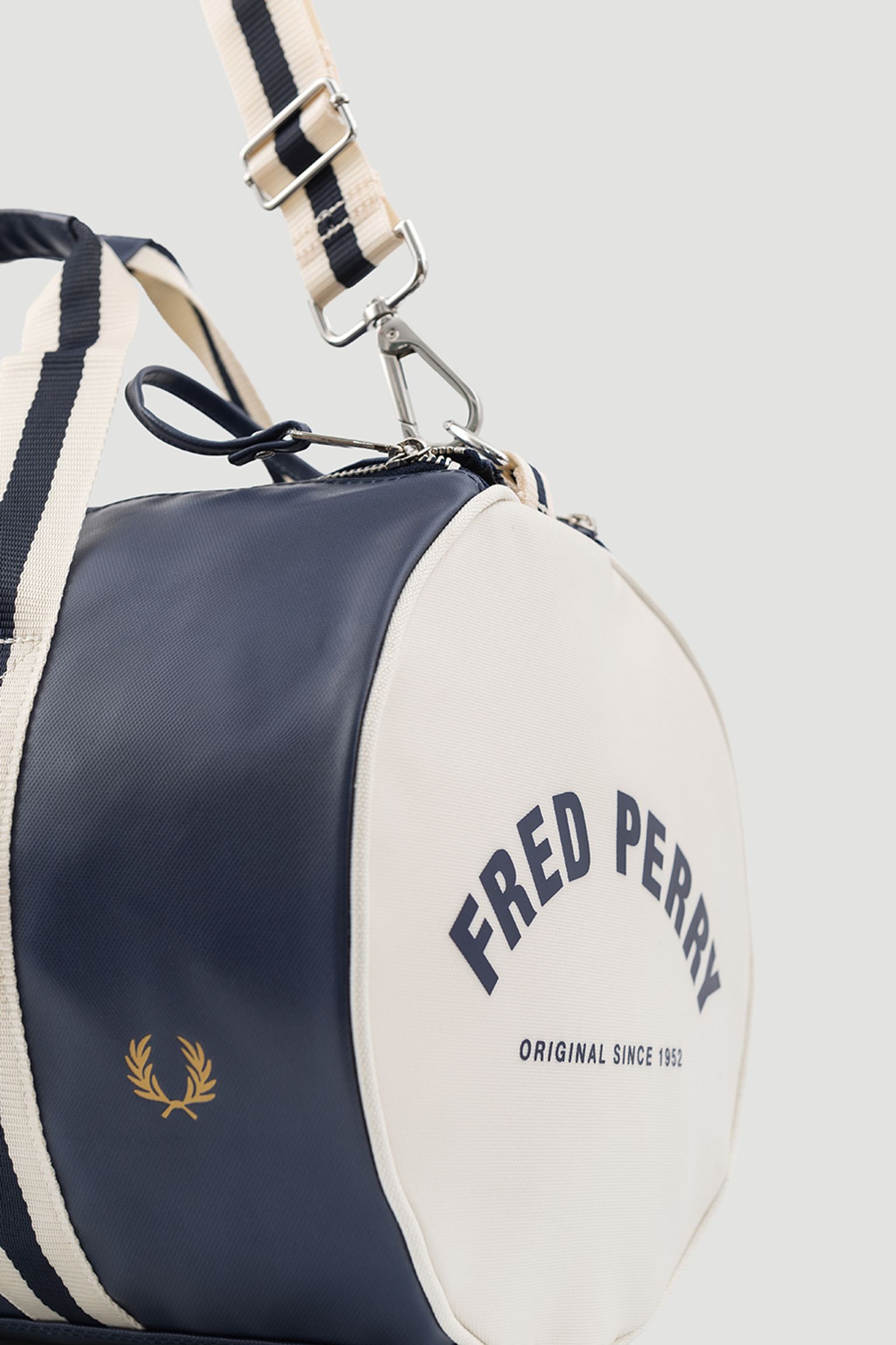 Сумка Fred Perry CLASSIC BARREL BAG