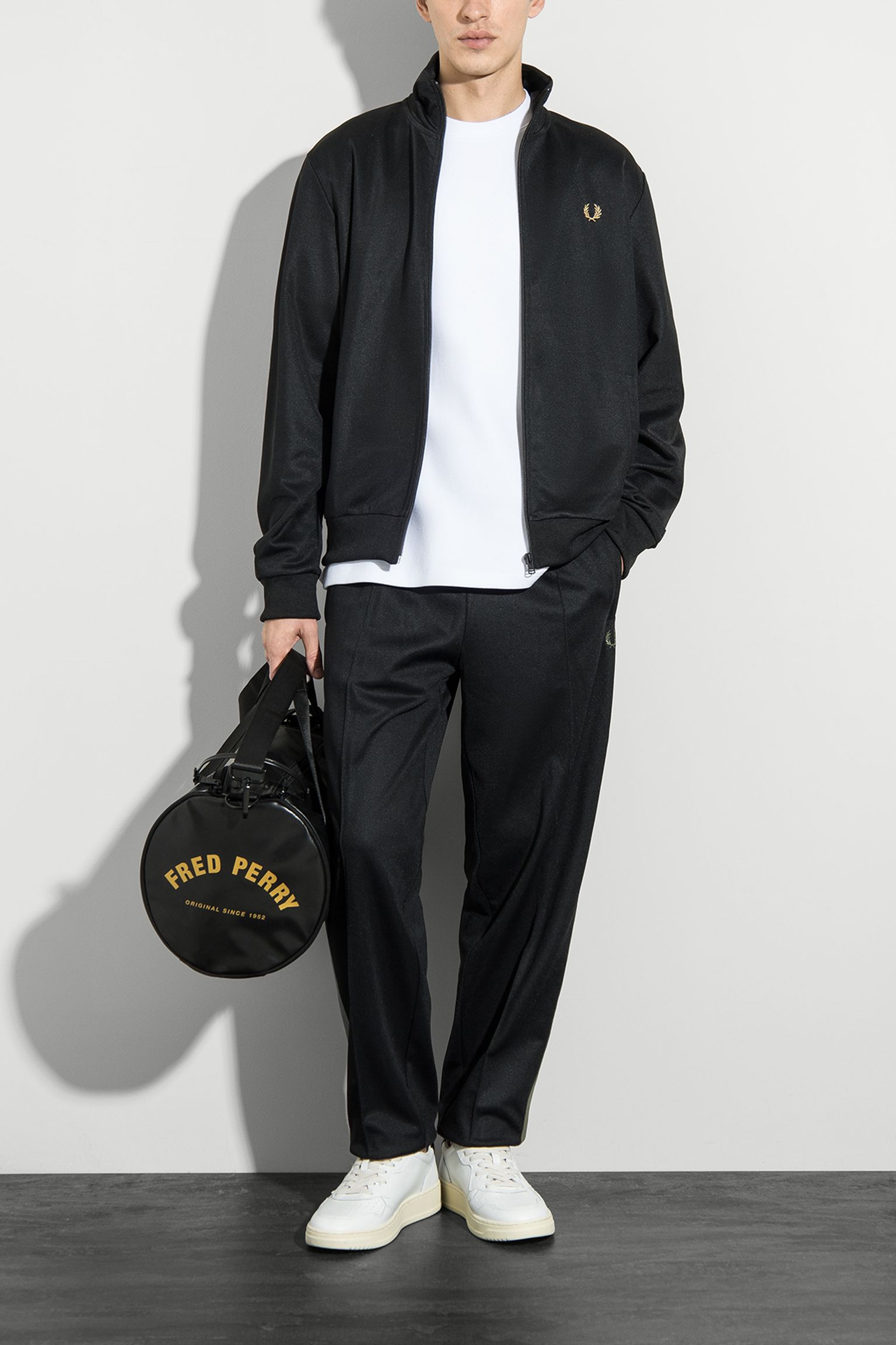 Спортивные брюки TAPE DETAIL TRACK PANT купить в Украине
