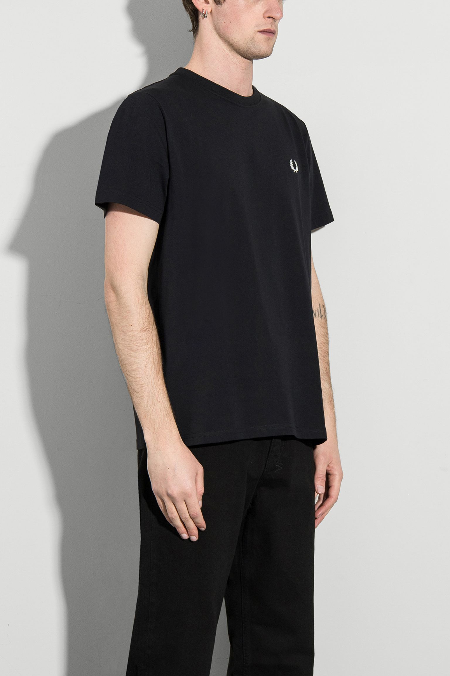 Футболка Fred Perry CREW NECK T-SHIRT