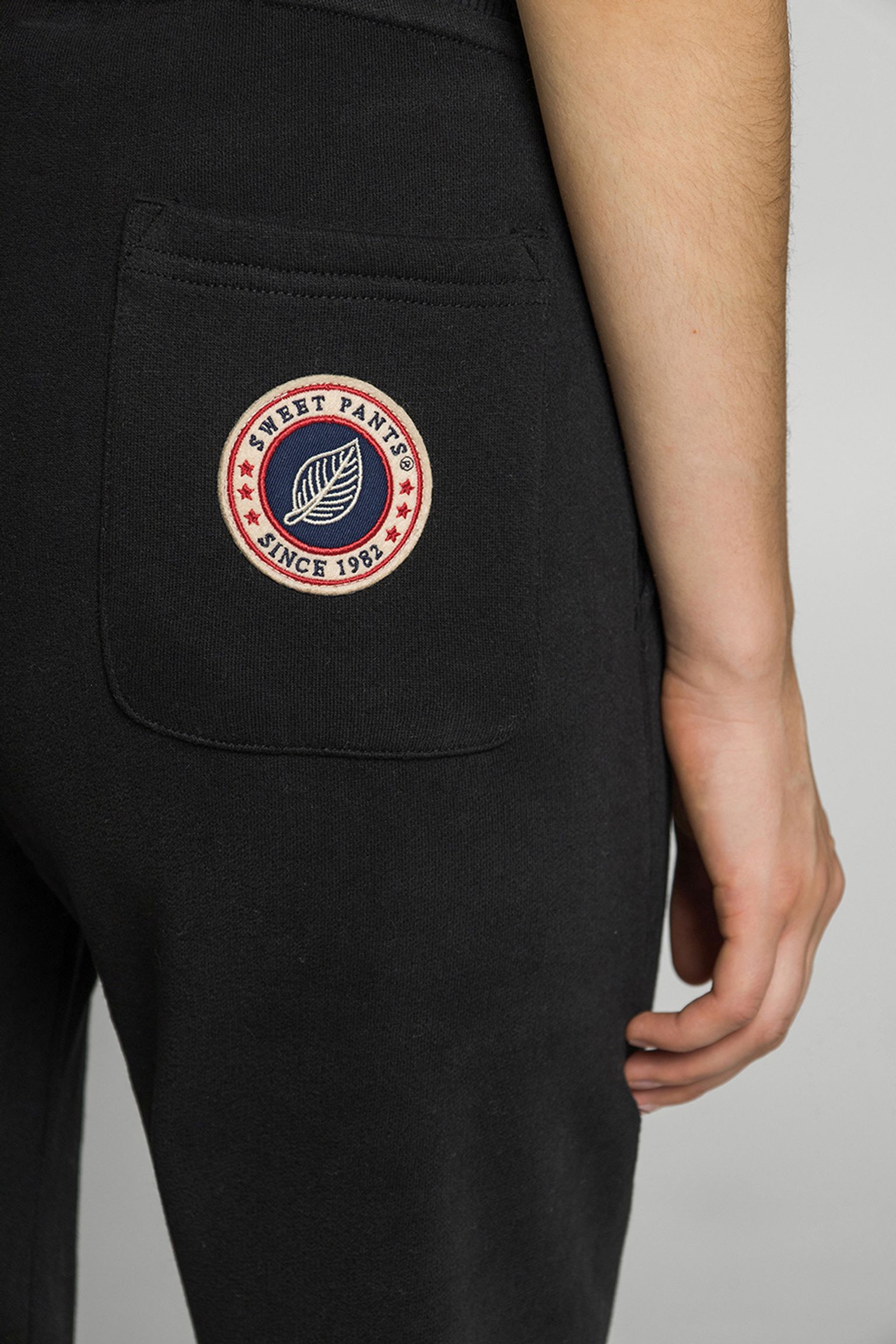 Широкий выбор Спортивные брюки Pantalon coupe ajustée