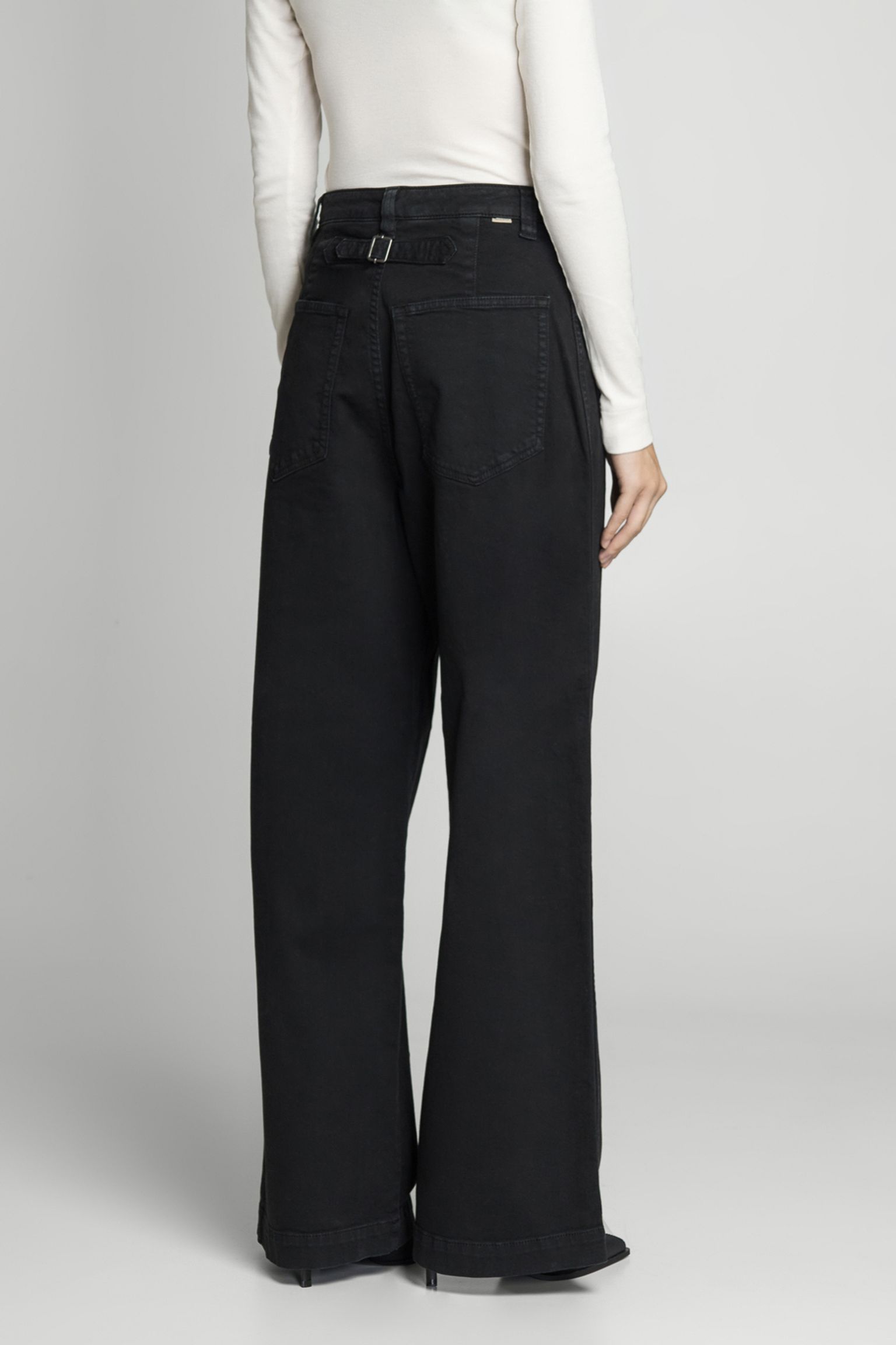 Брюки UTILITY POCKETS TROUSER