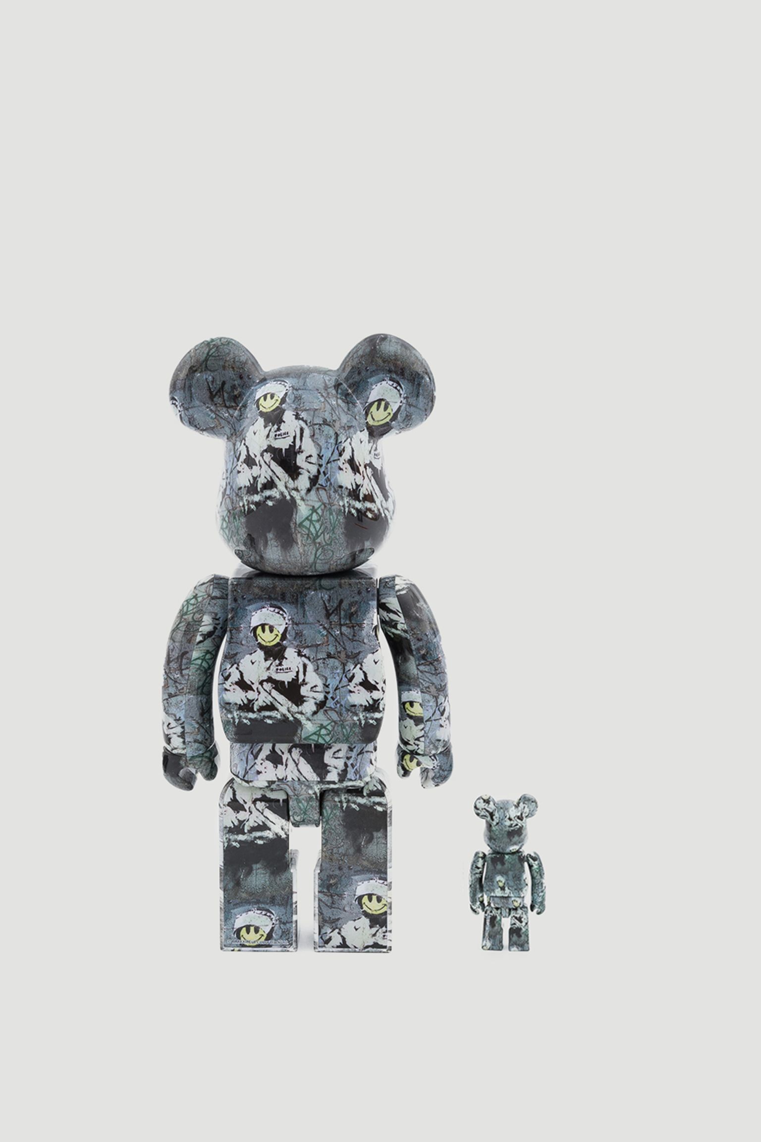 Игрушка BEARBRICK Banksy Riot Cop 100% & 400% SET