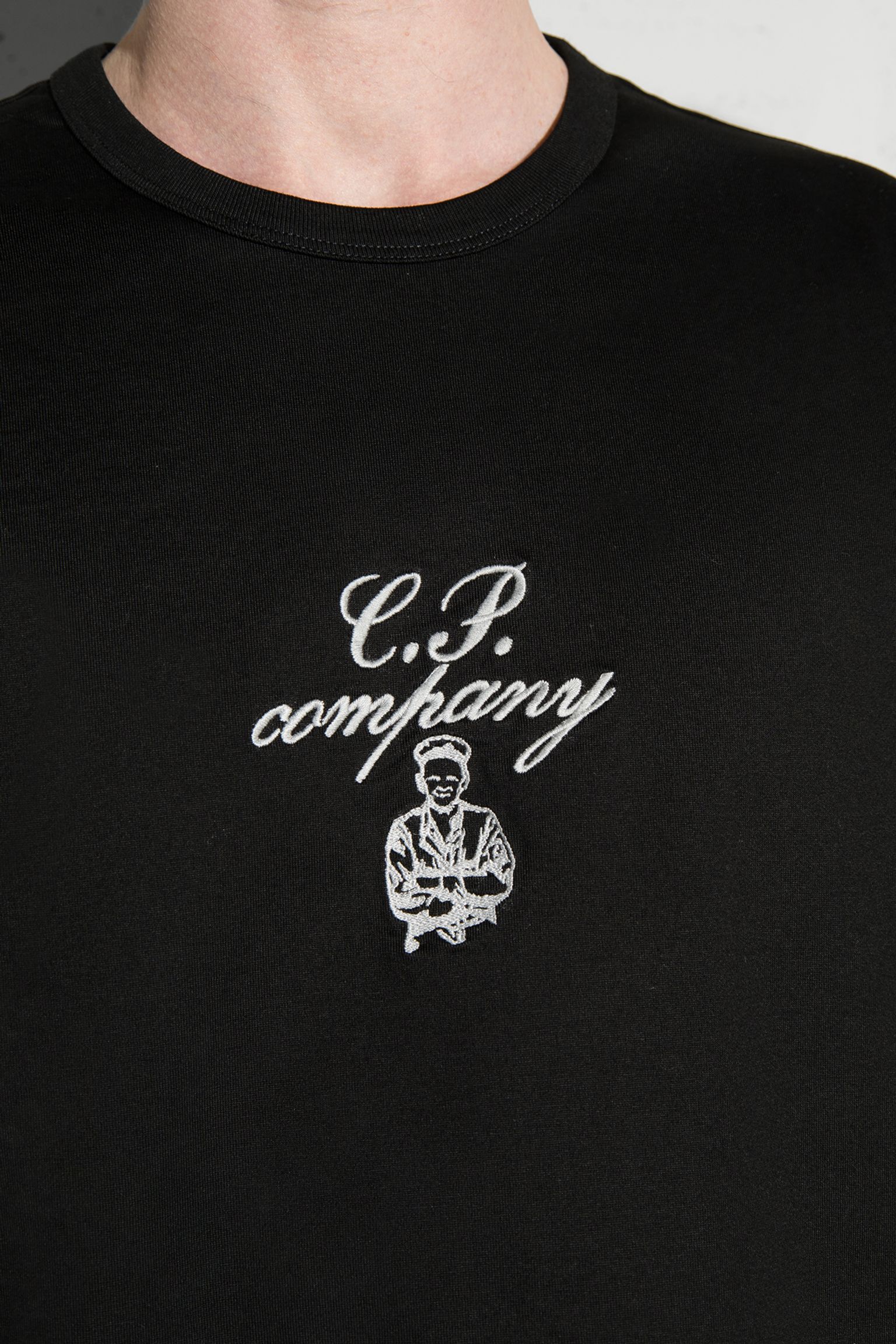 Широкий выбор Футболка 30/2 MERCERIZED JERSEY TWISTED EMBROIDERY T-SHIRT