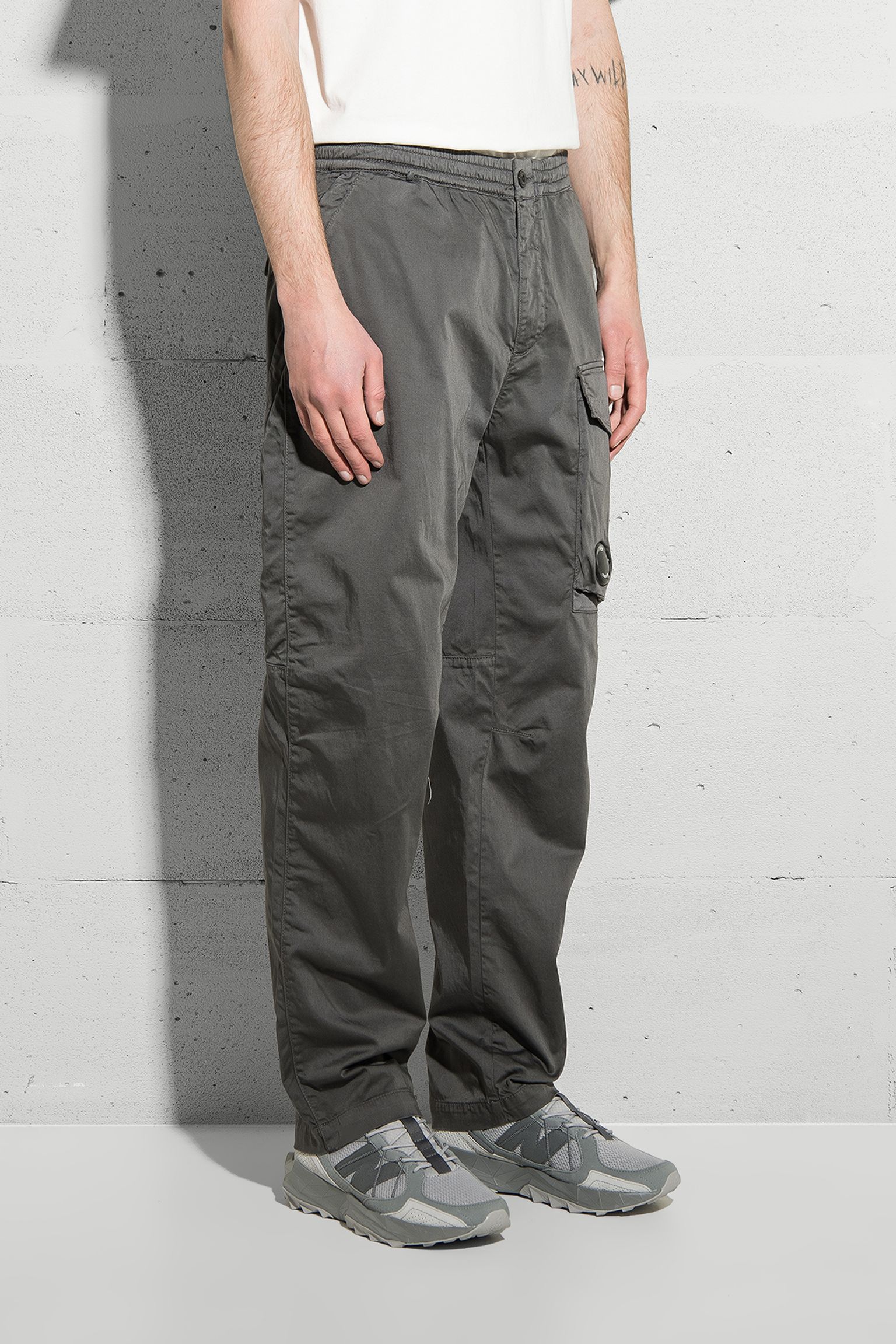 Брюки STRETCH SATEEN REGULAR CARGO PANTS с доставкой