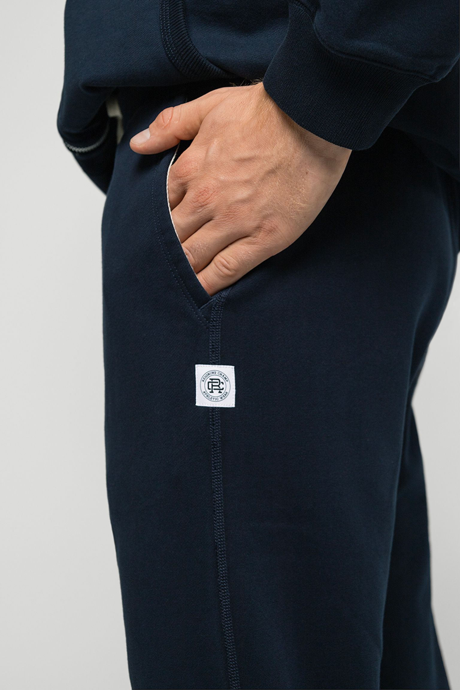 Широкий выбор Спортивные брюки REIGNING CHAMP CUFFED SWEATPANT