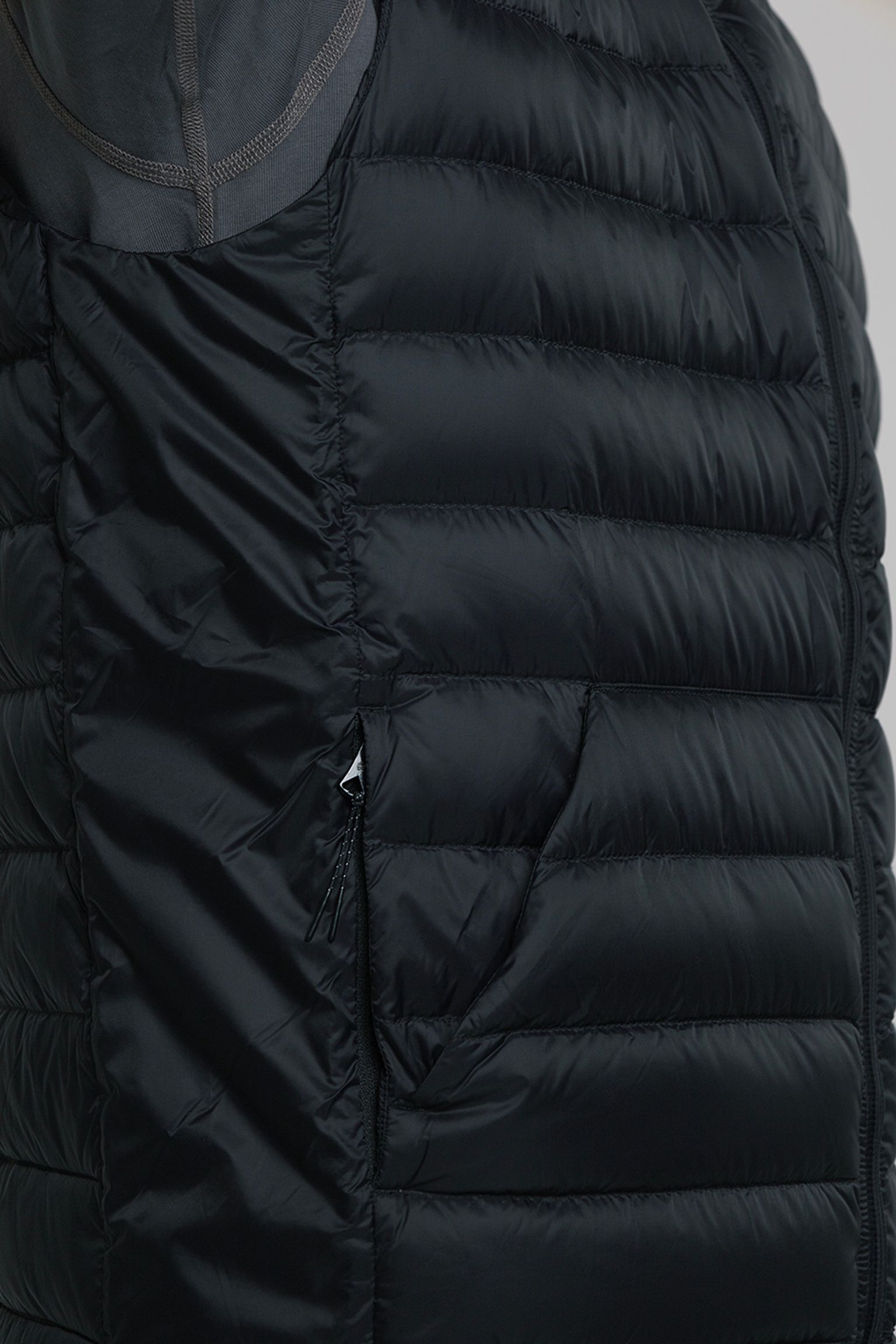 Жилет пуховий REIGNING CHAMP LIGHTWEIGHT TAFFETA WARM UP VEST