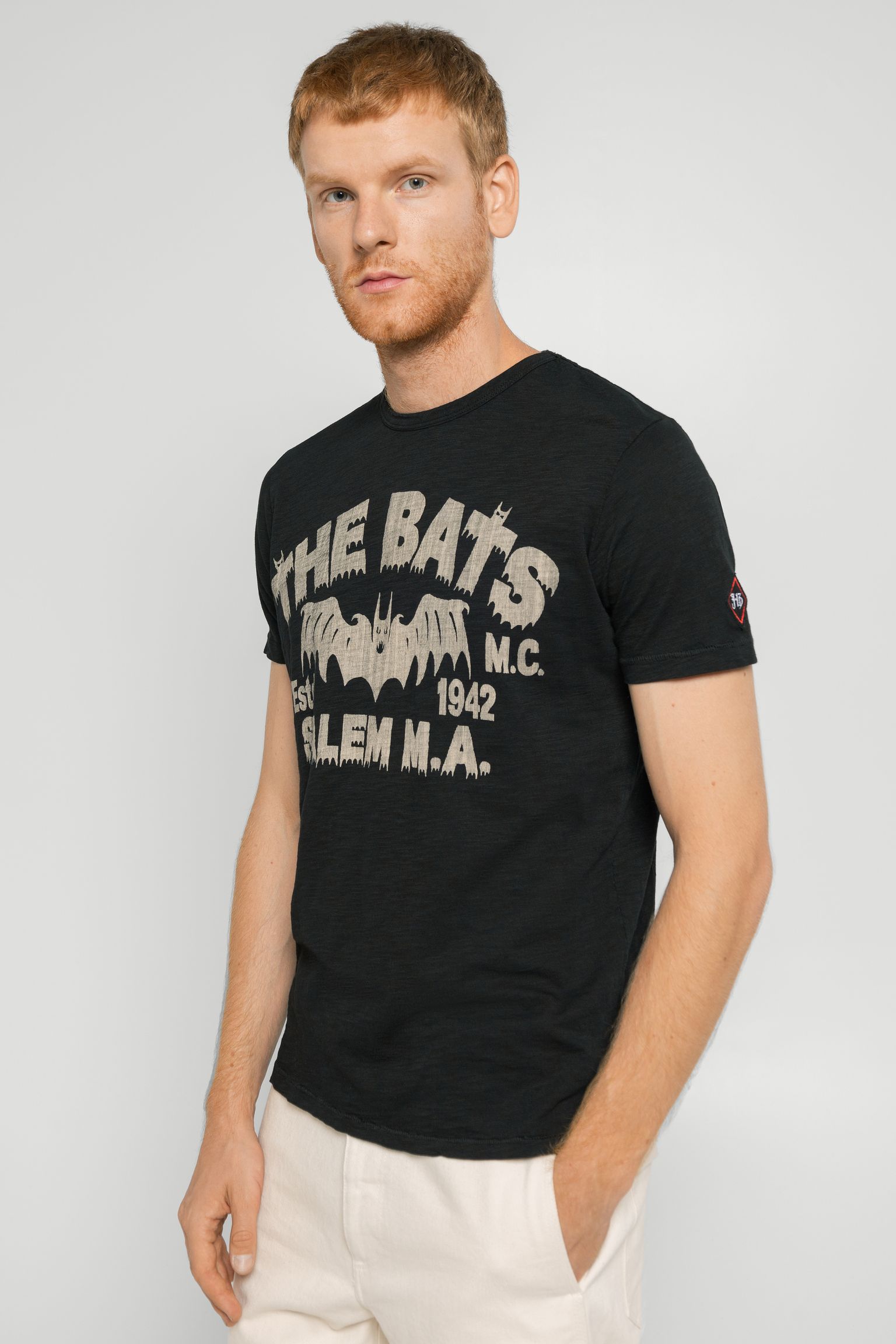 Широкий выбор Футболка Johnson Motors The Bats
