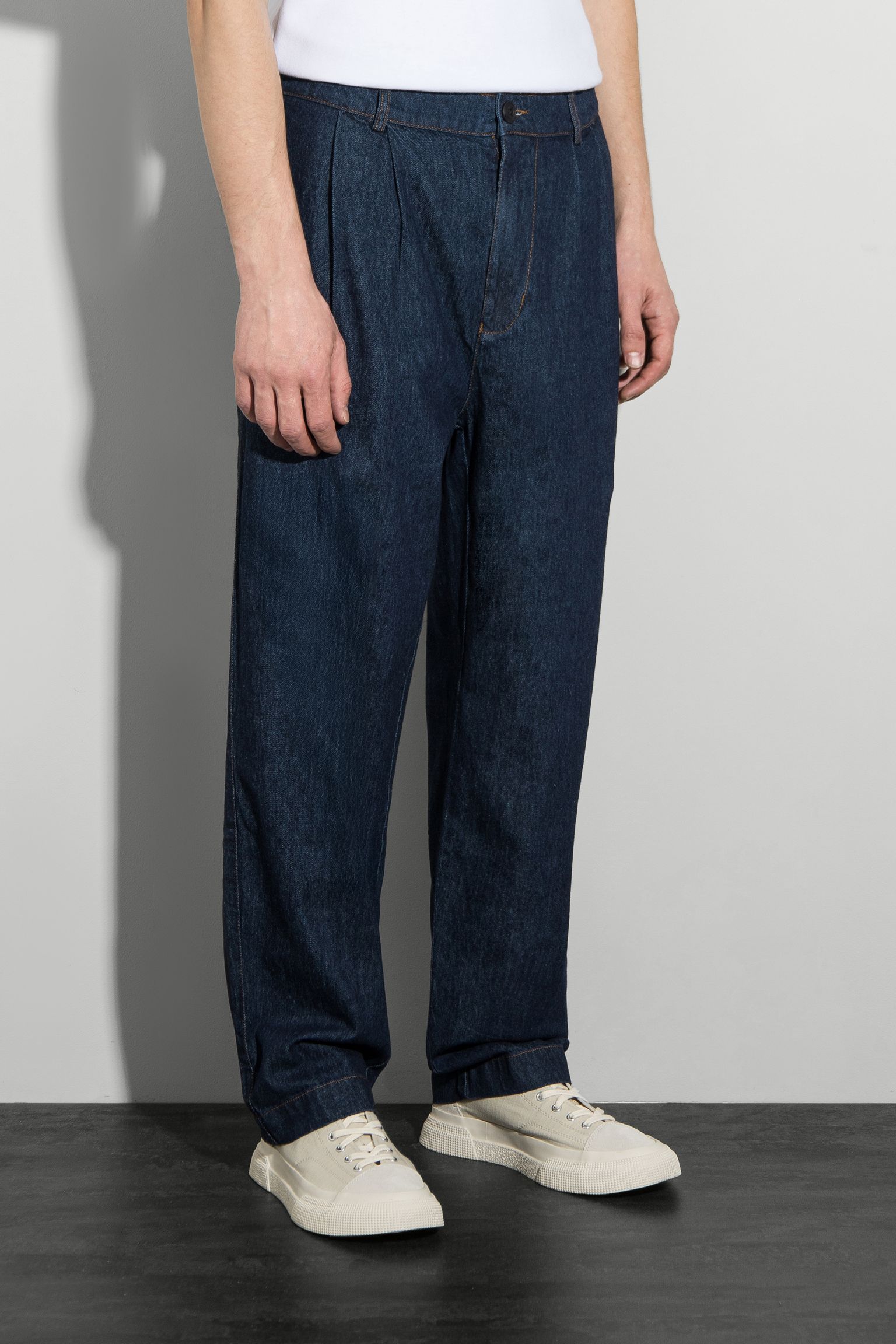 Брюки Double Pleats Denim с доставкой