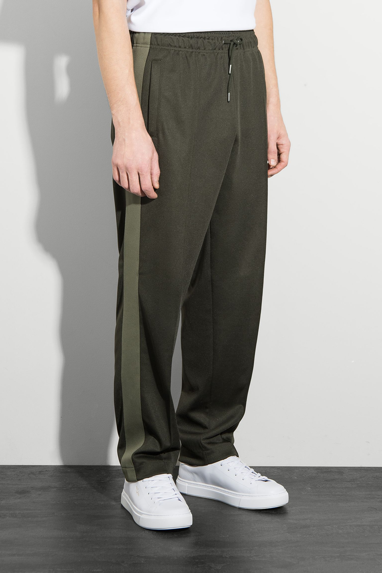 Спортивные брюки TAPE DETAIL TRACK PANT с доставкой