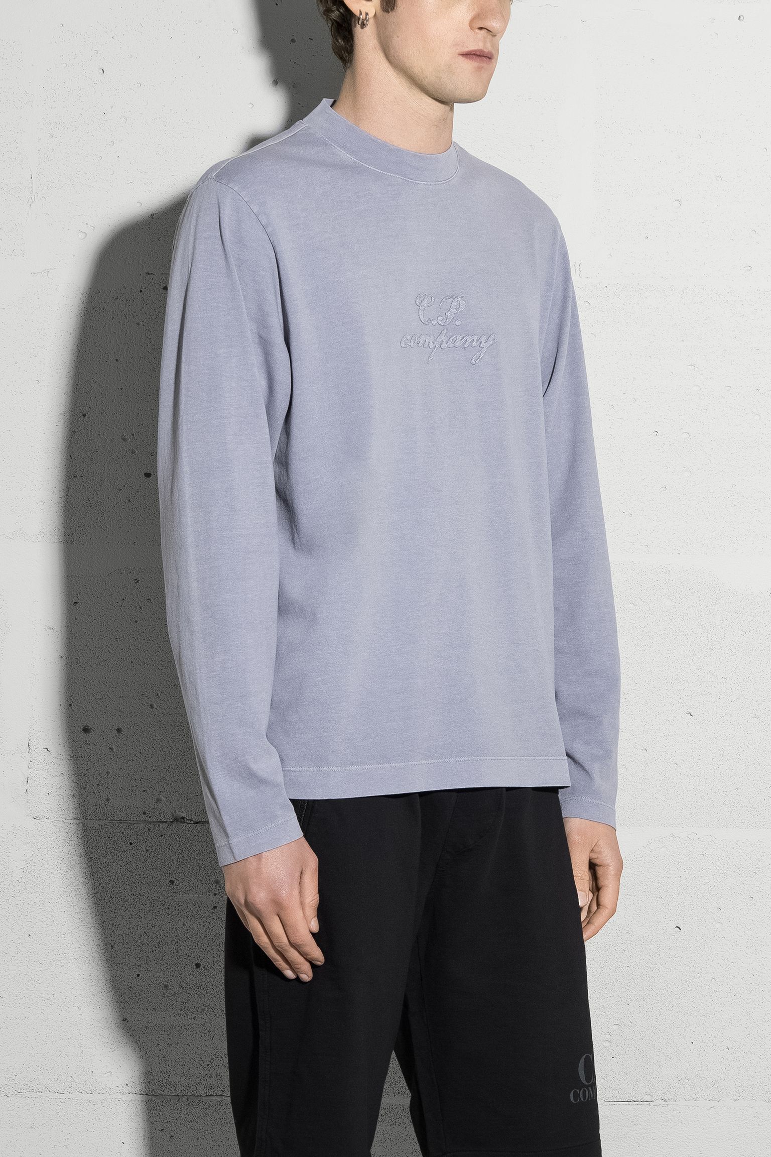 Лонгслив LOGO LONGSLEEVE T-SHIRT с доставкой