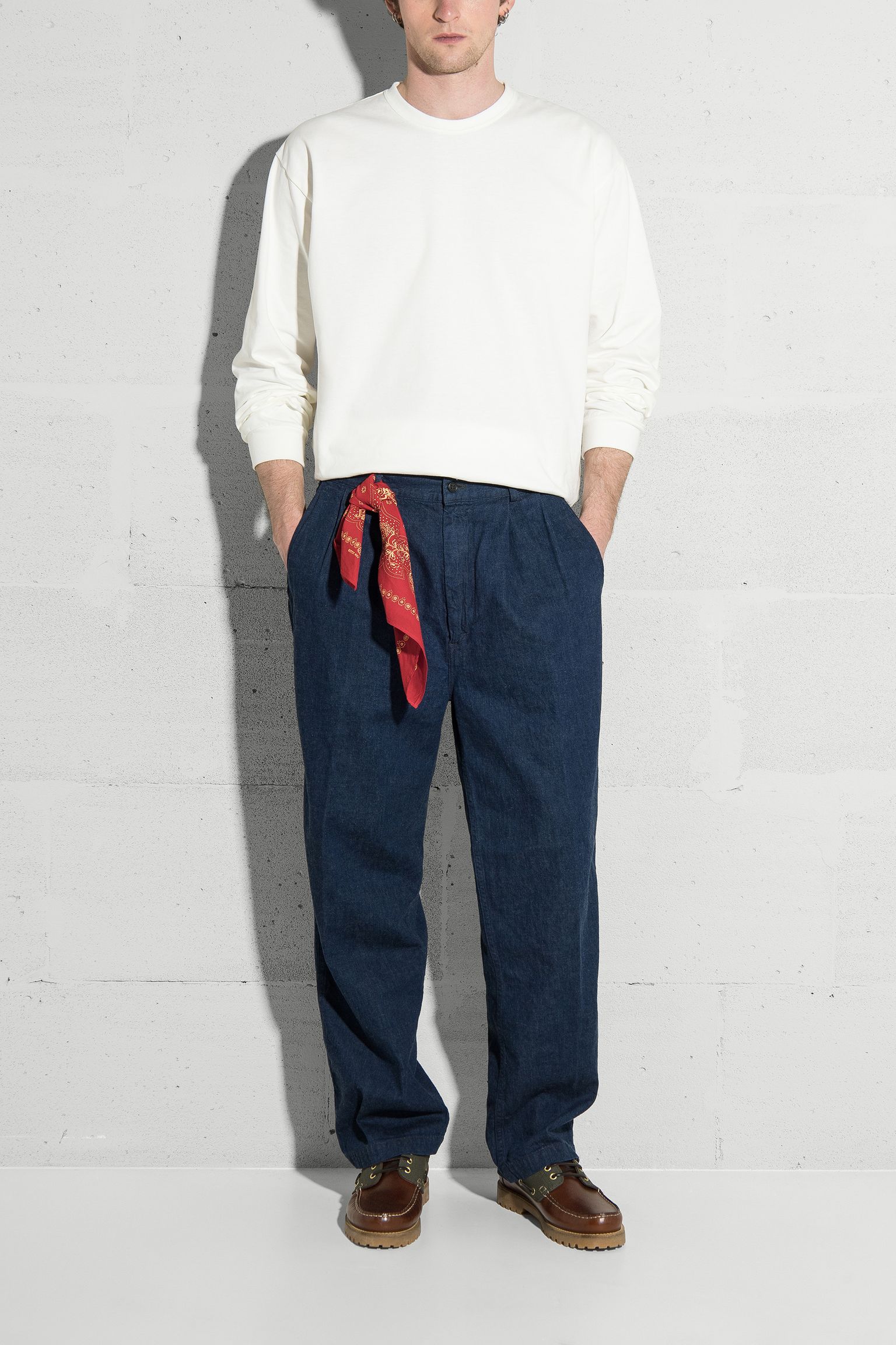 Брюки TWO TUCK DENIM WIDE TROUSER