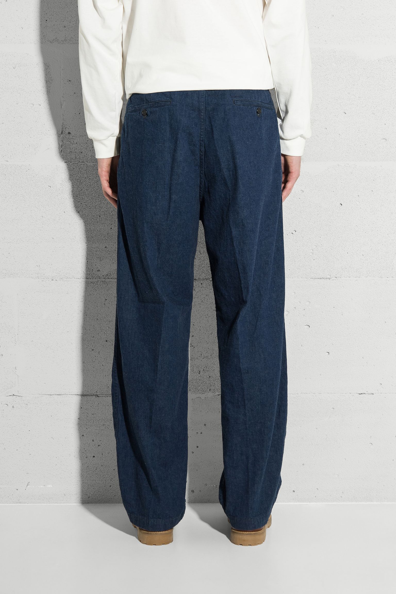 Брюки TWO TUCK DENIM WIDE TROUSER