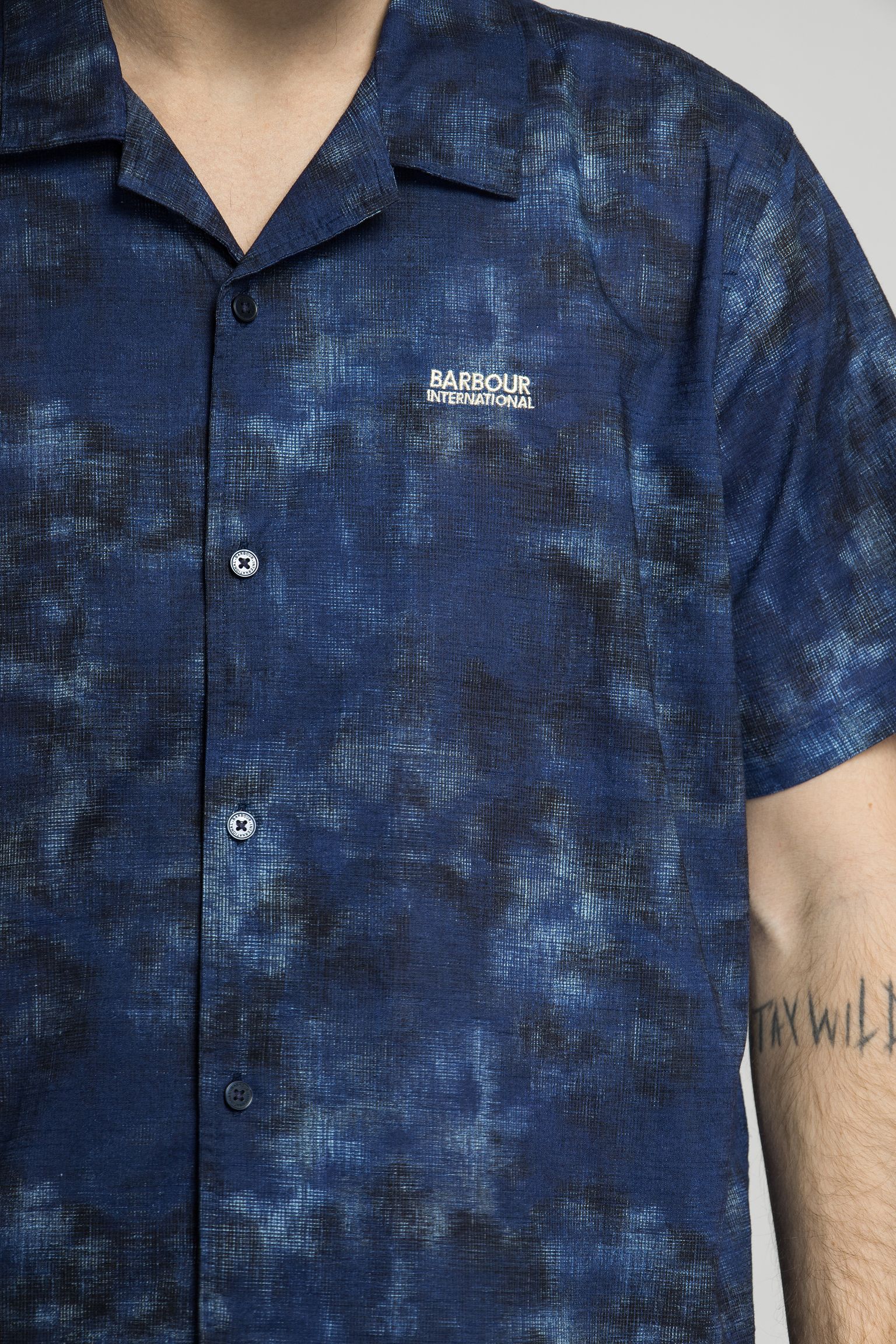 Широкий выбор Рубашка с коротким рукавом CAMO IKAT SUMMER