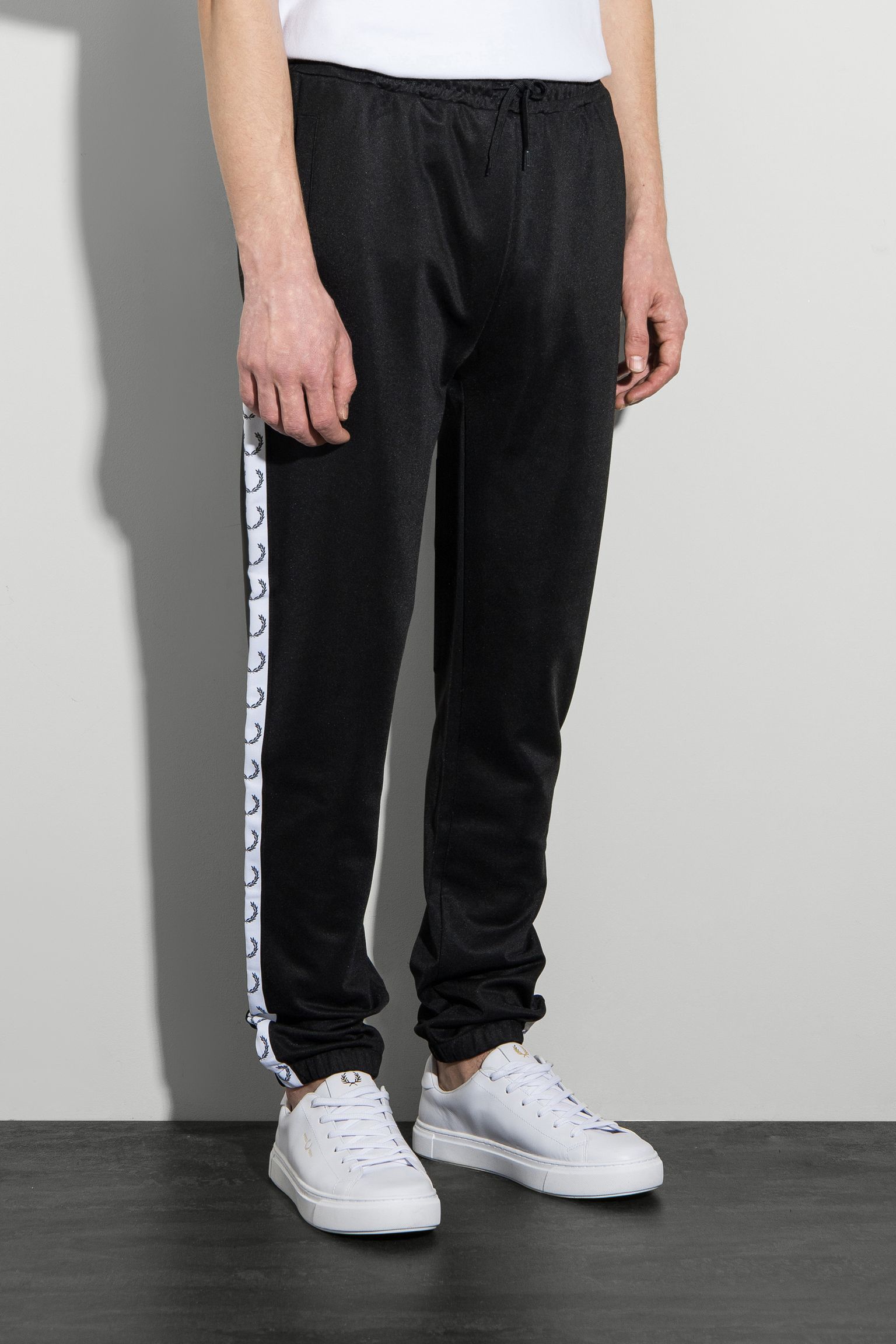 Спортивні брюки TAPED TRACK PANT з доставкою