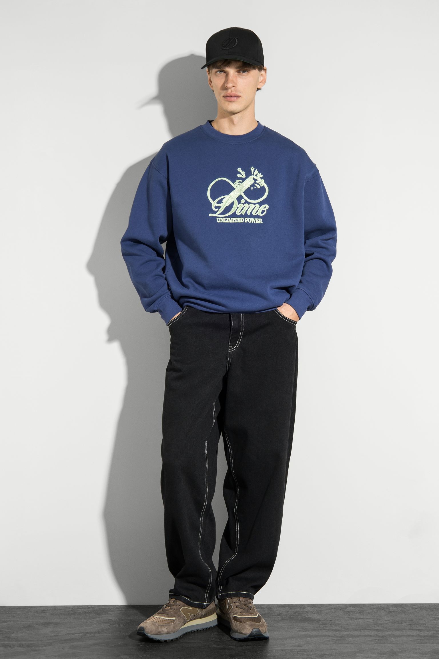 Свитшот Cursive Power Crewneck