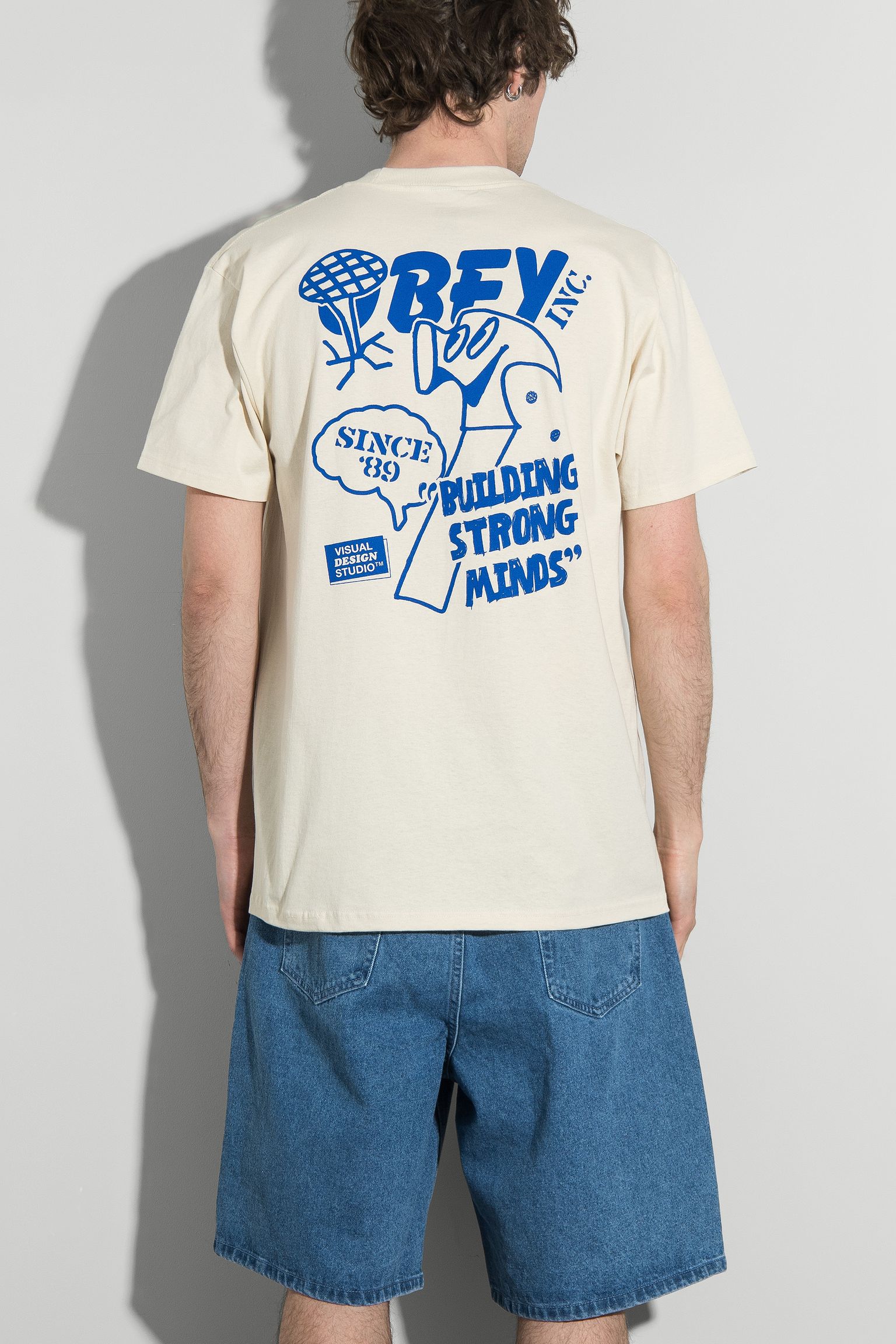 Футболка BUILDING STRONG MINDS