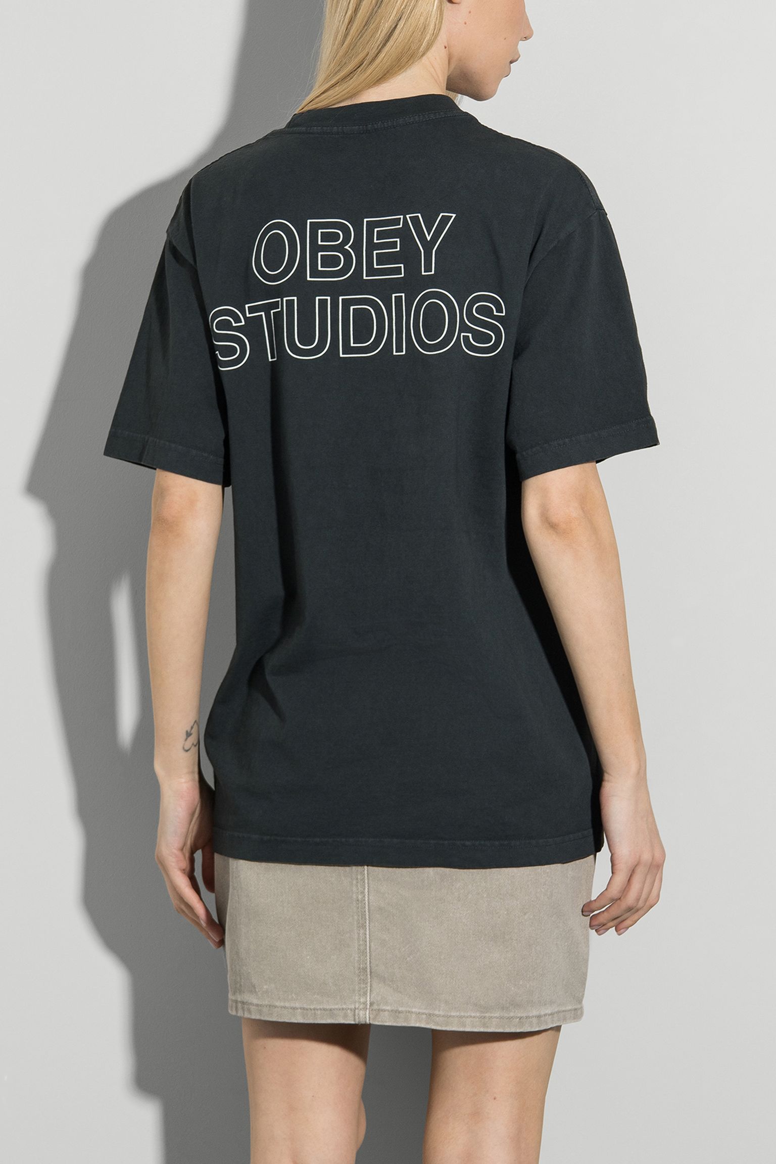 Стильні Футболка STUDIOS OUTLINE