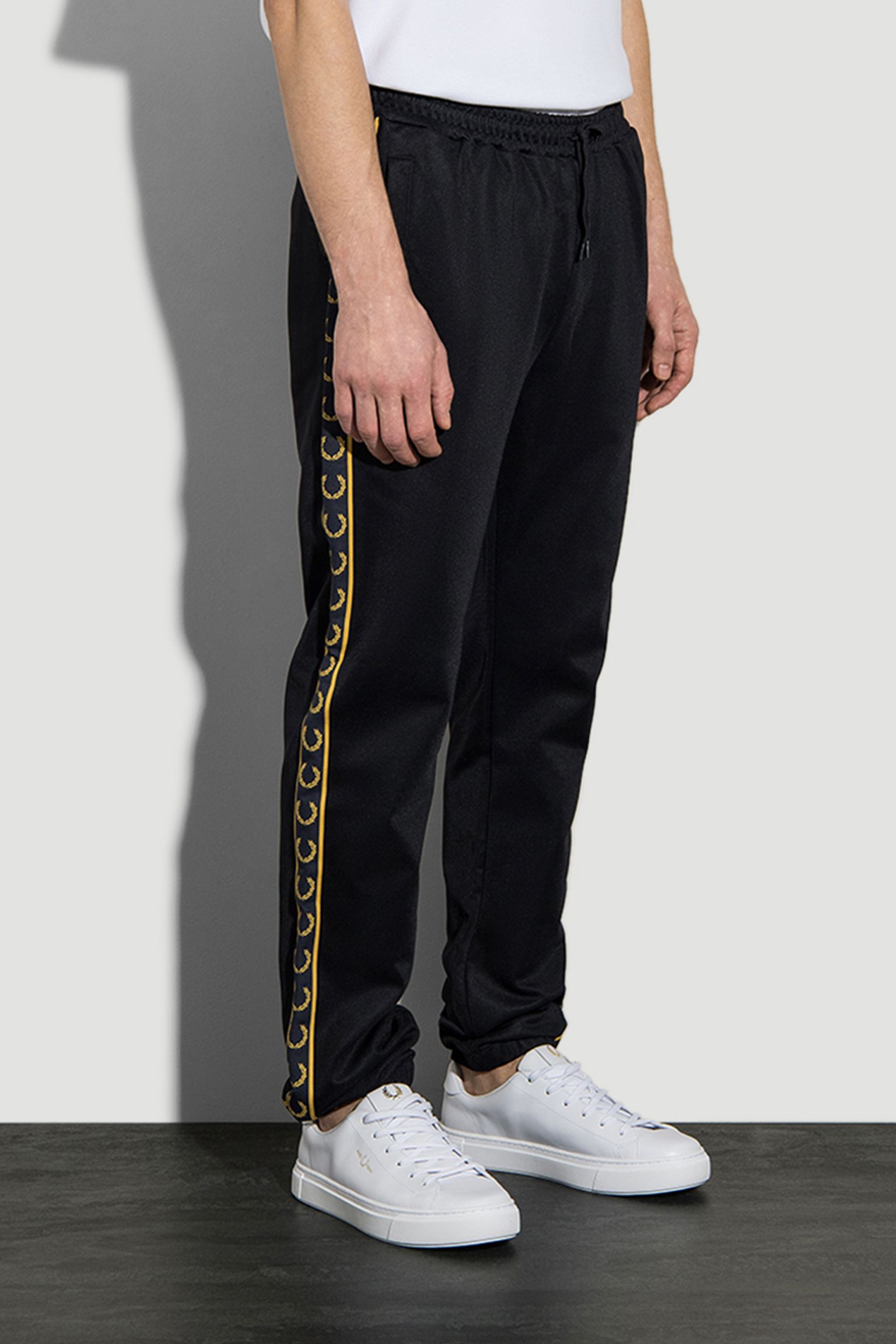 Спортивні брюки CONTRAST TAPE з доставкою