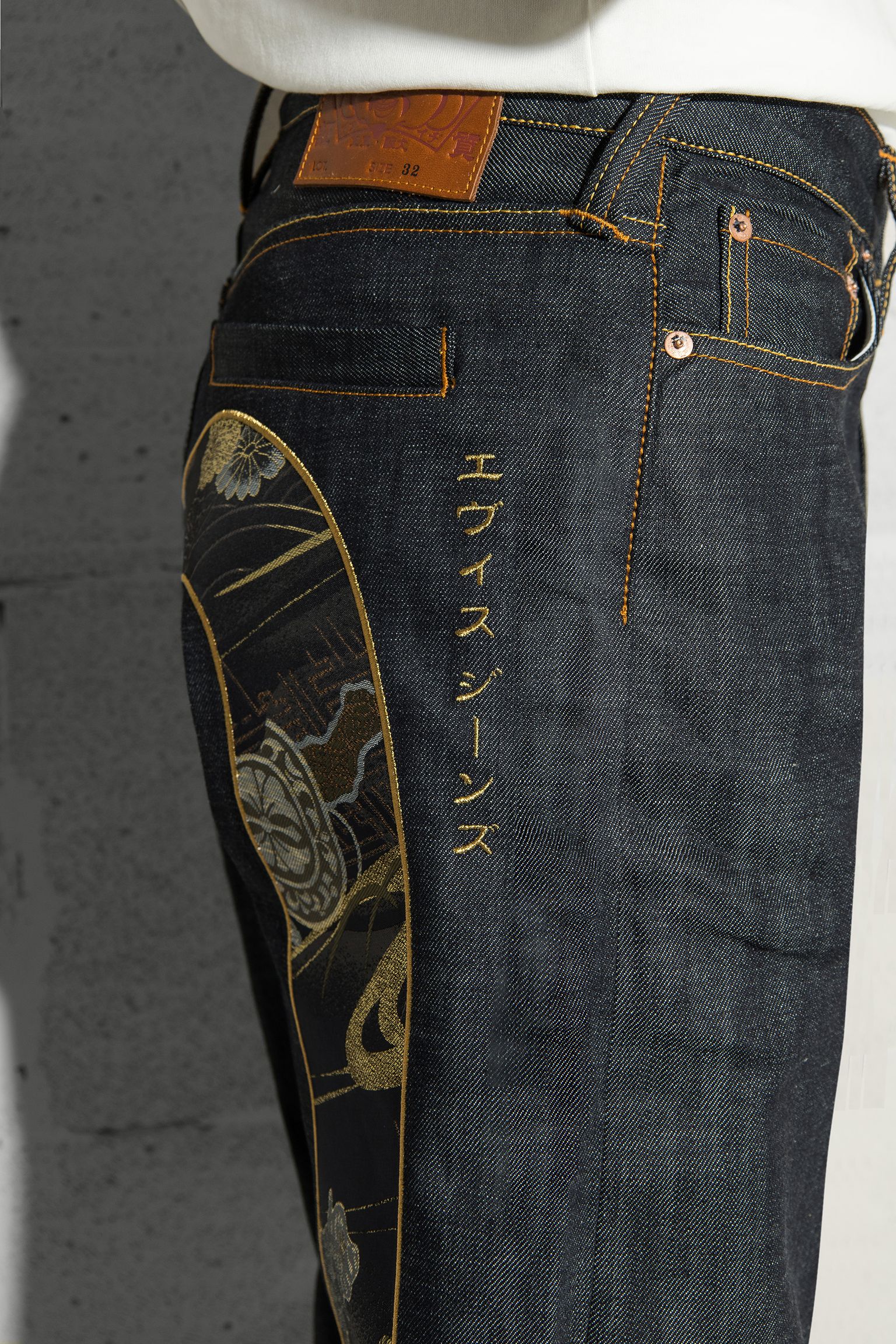 Широкий выбор Джинсы Brocade Daicock