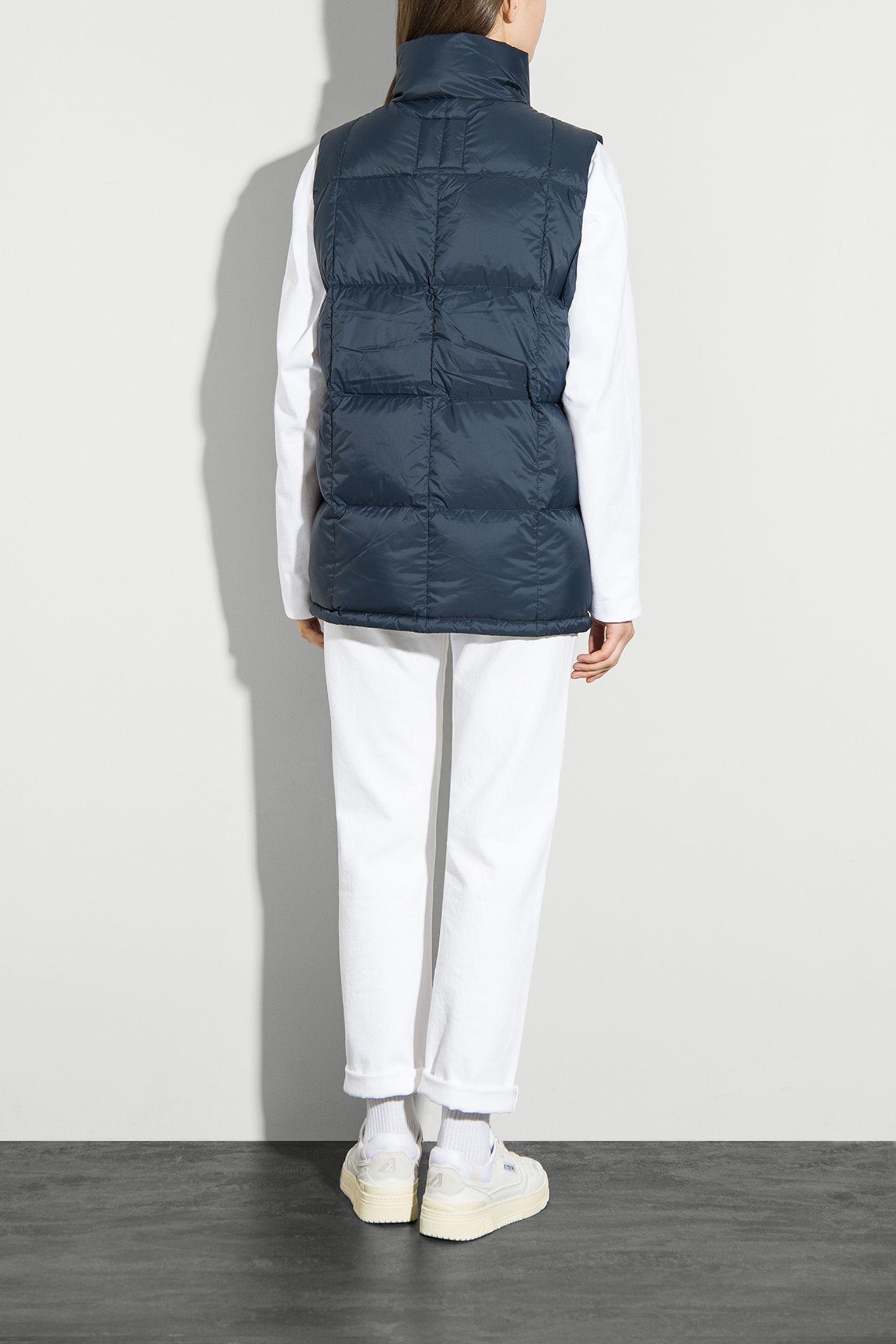 Стильные Жилет пуховой VOLUME DOWN VEST
