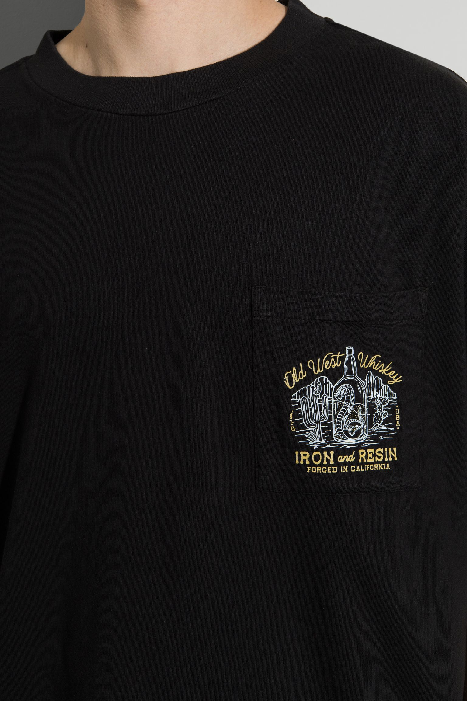 Футболка OLD WHISKEY POCKET с доставкой